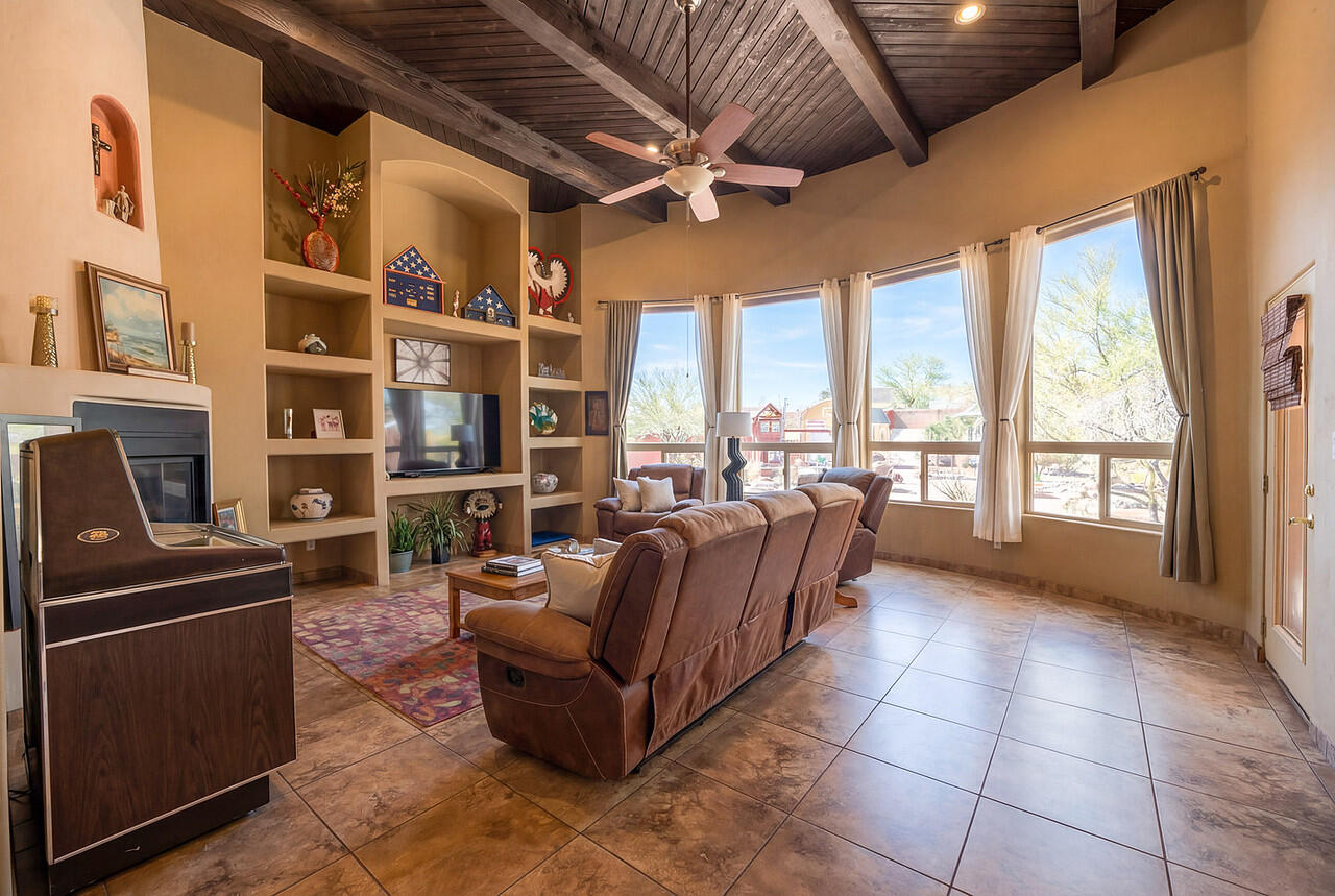 705 Chihuahua Road NE