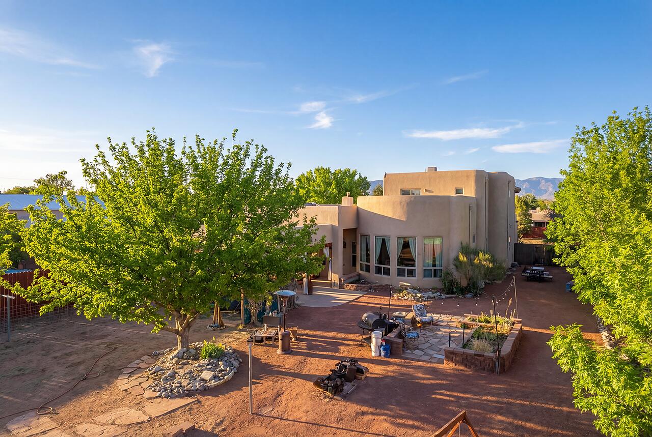 705 Chihuahua Road NE