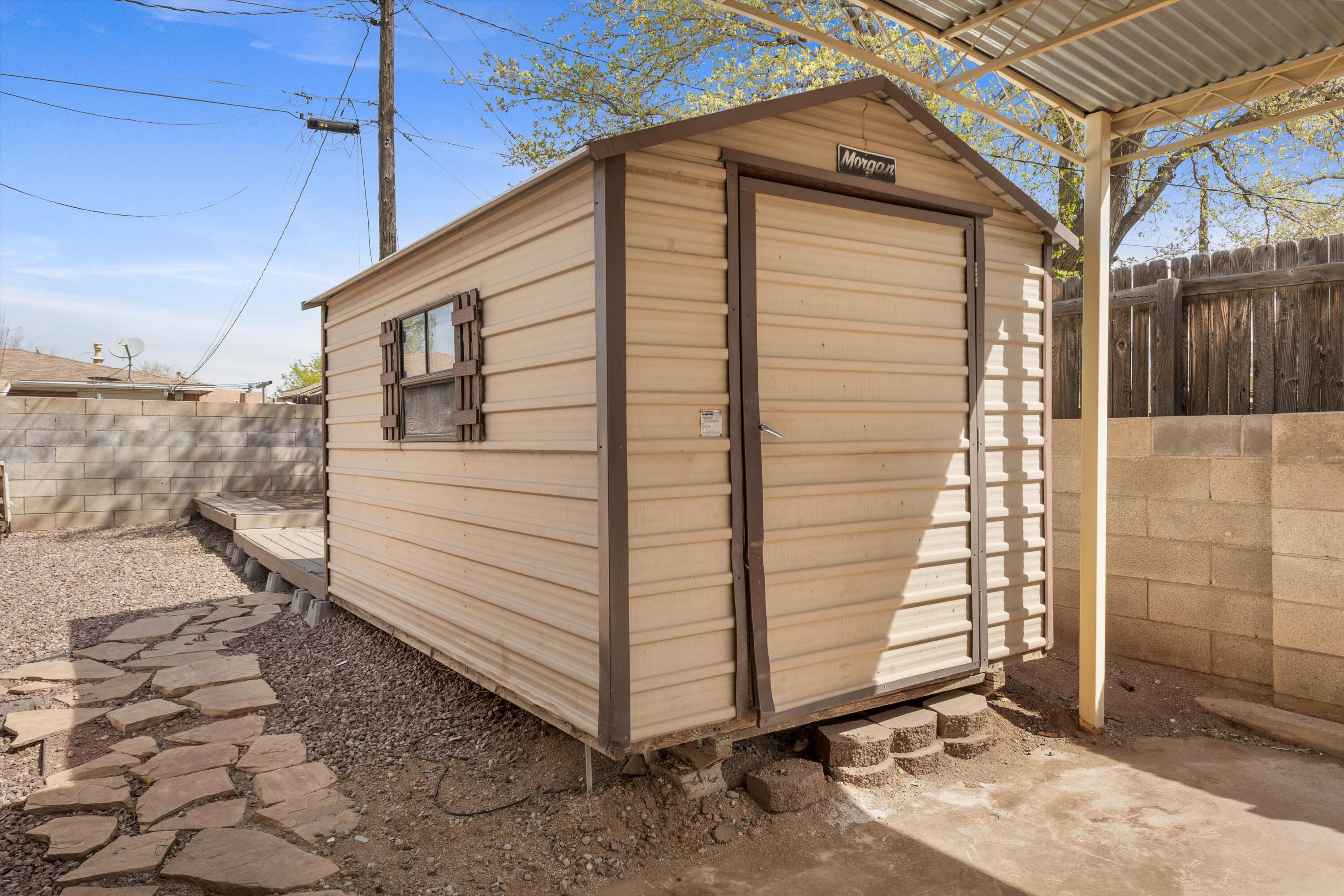 9225 Mescalero Road NE