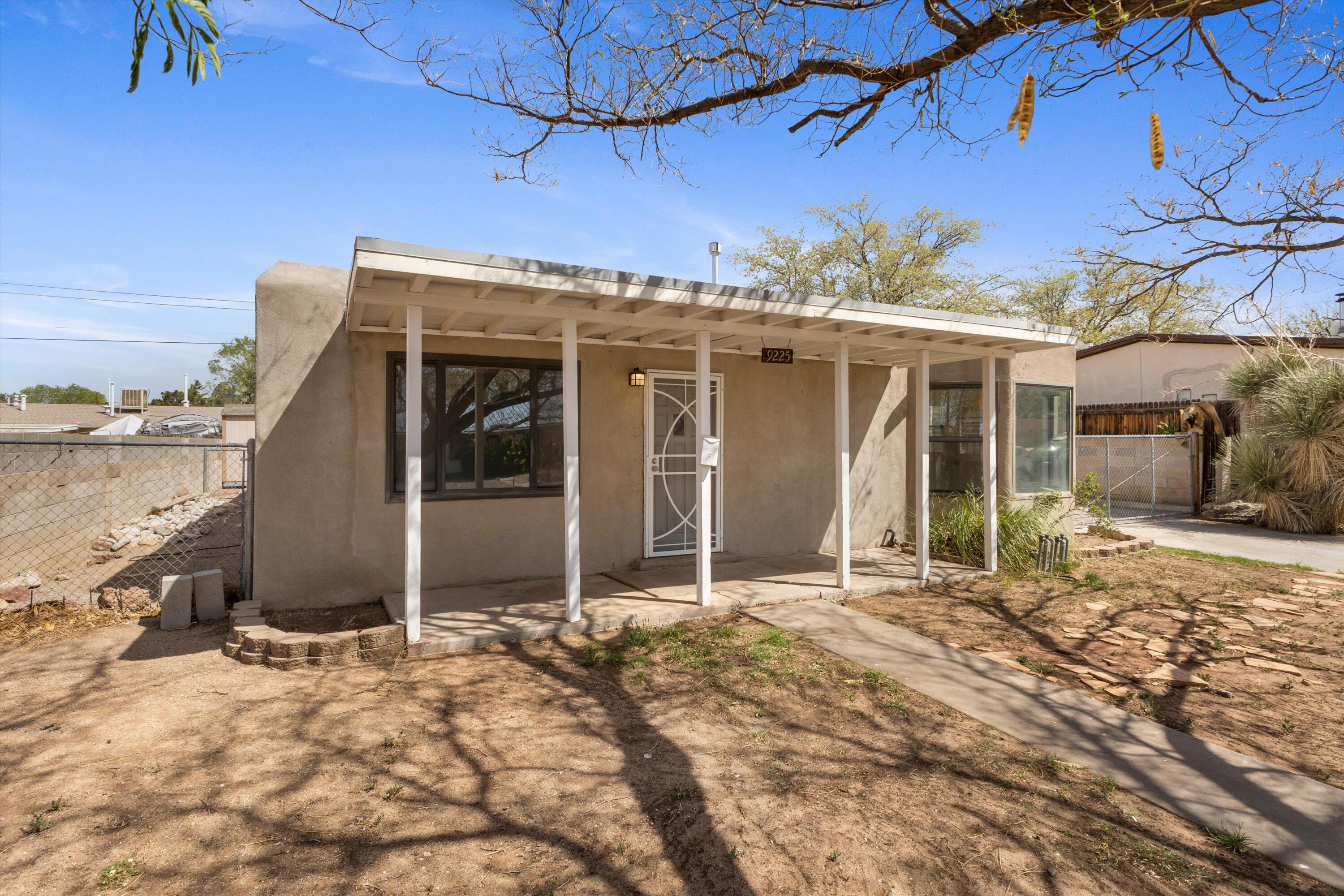 9225 Mescalero Road NE