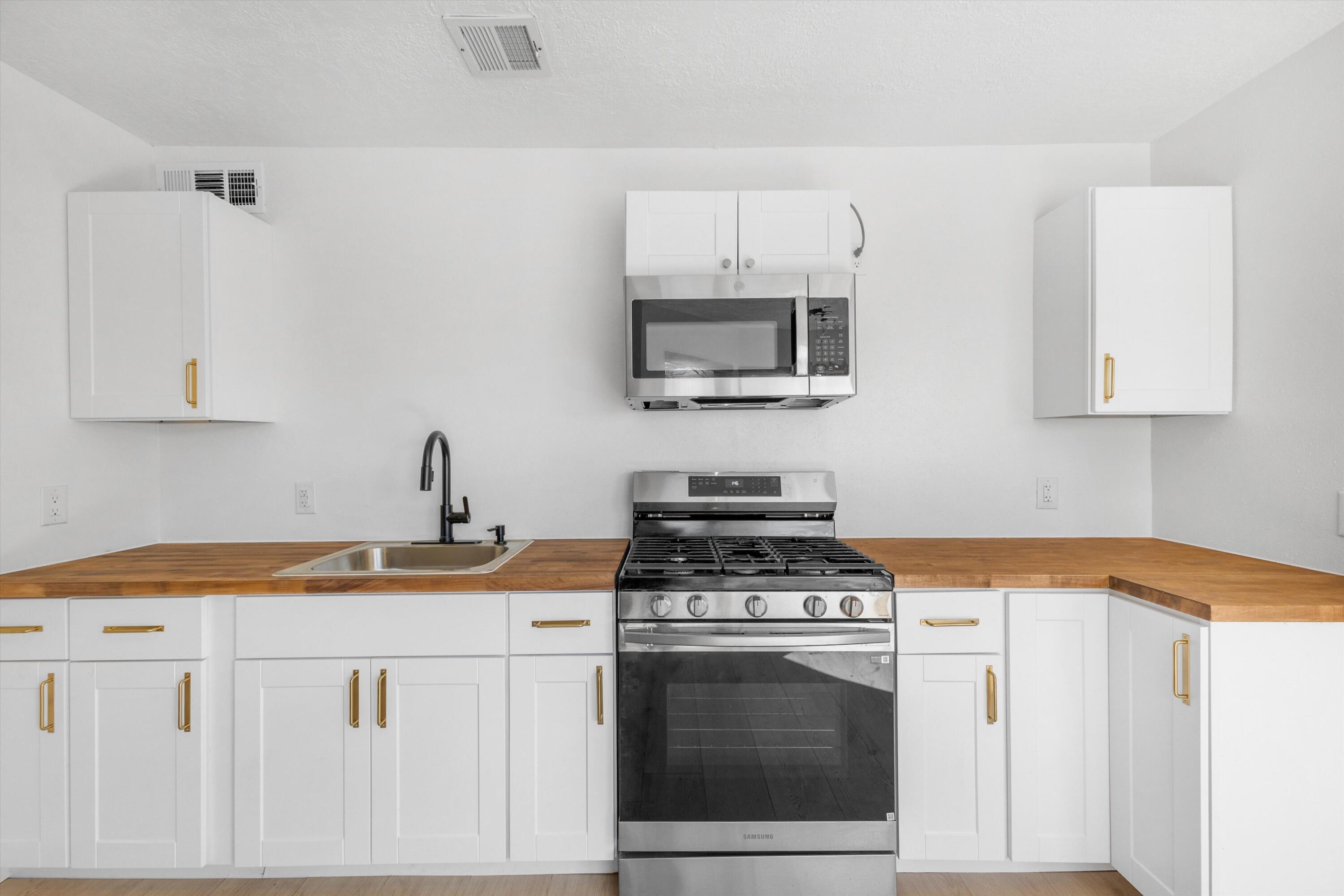 9225 Mescalero Road NE