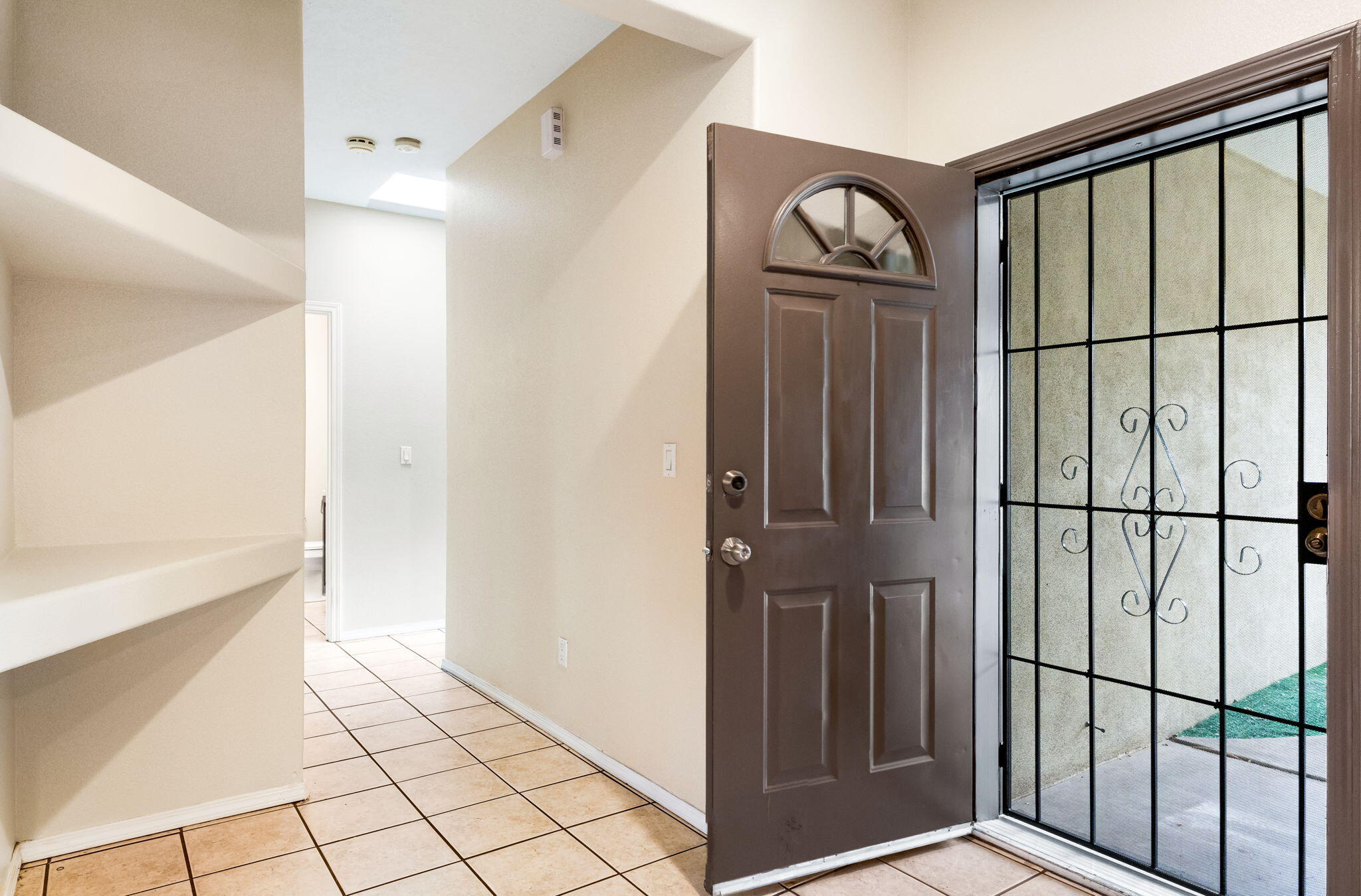 1221 Paisano Street NE