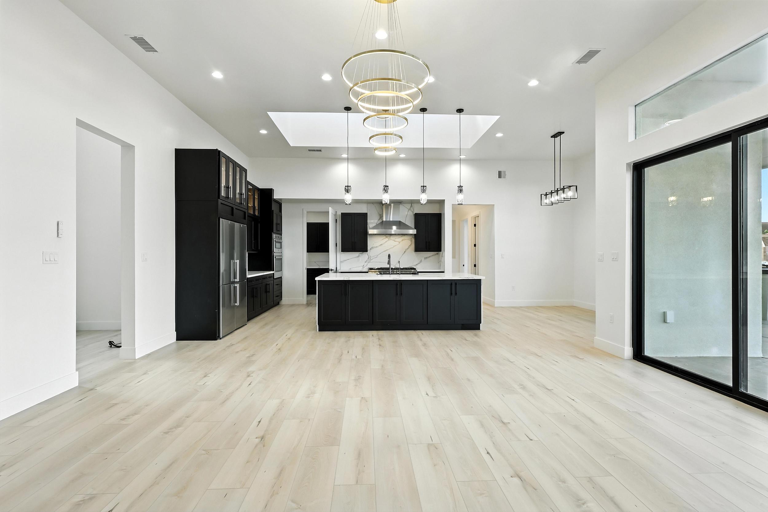 2016 Contreras Road NE