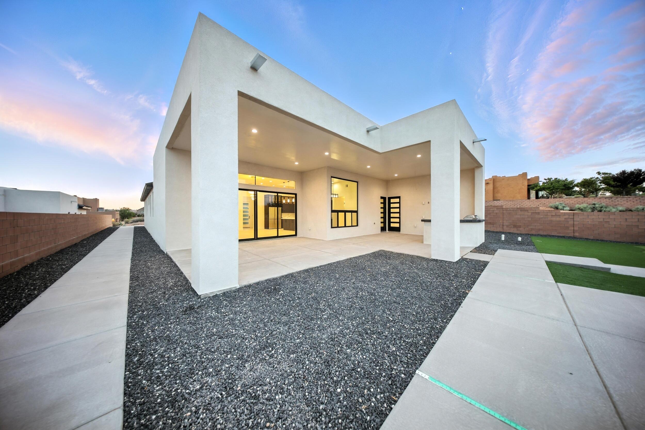 2016 Contreras Road NE