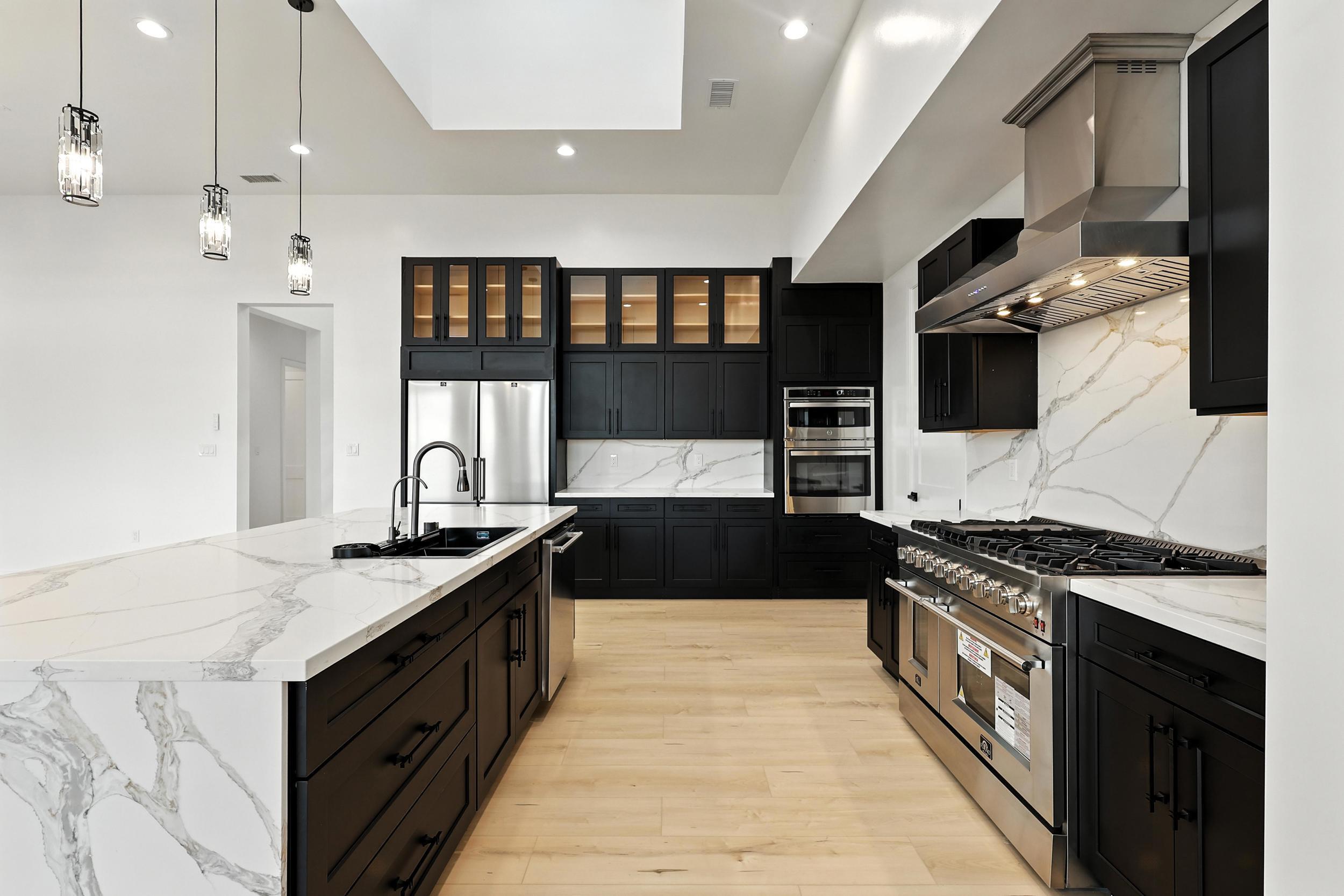 2016 Contreras Road NE