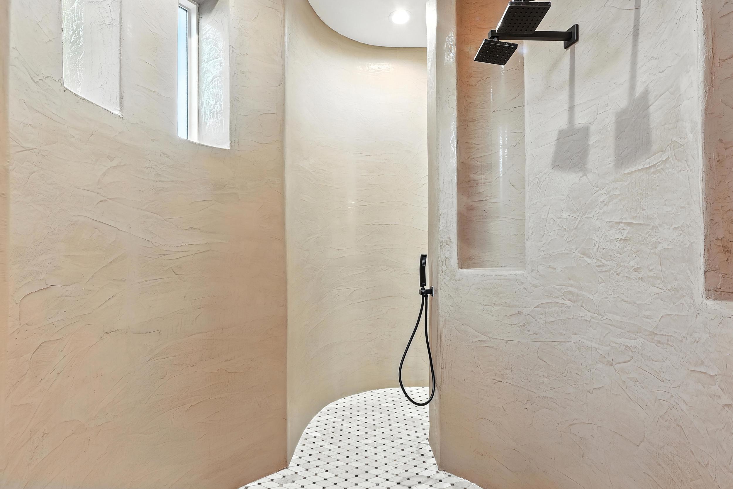 2016 Contreras Road NE