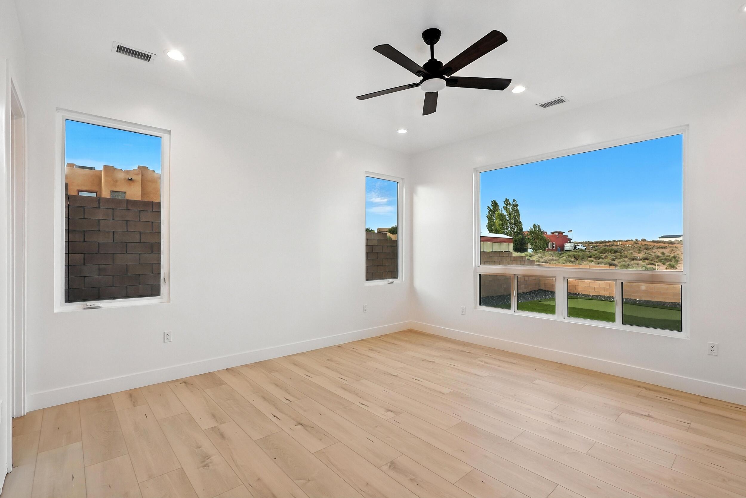 2016 Contreras Road NE