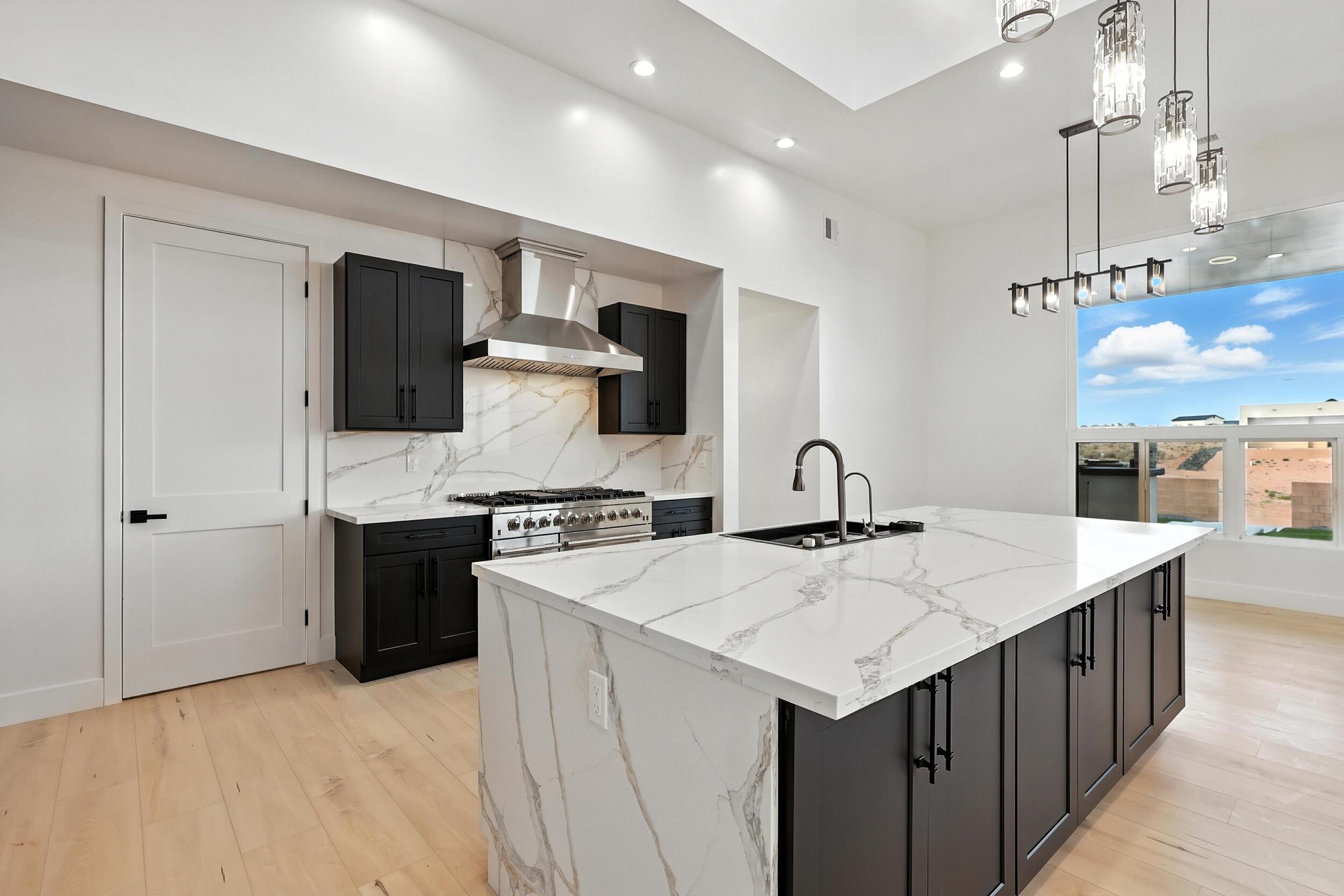 2016 Contreras Road NE