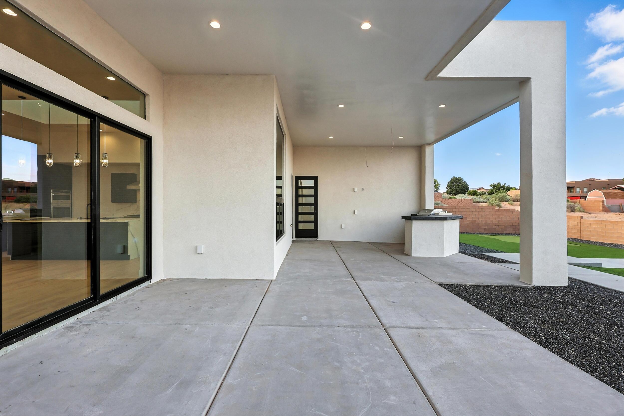 2016 Contreras Road NE