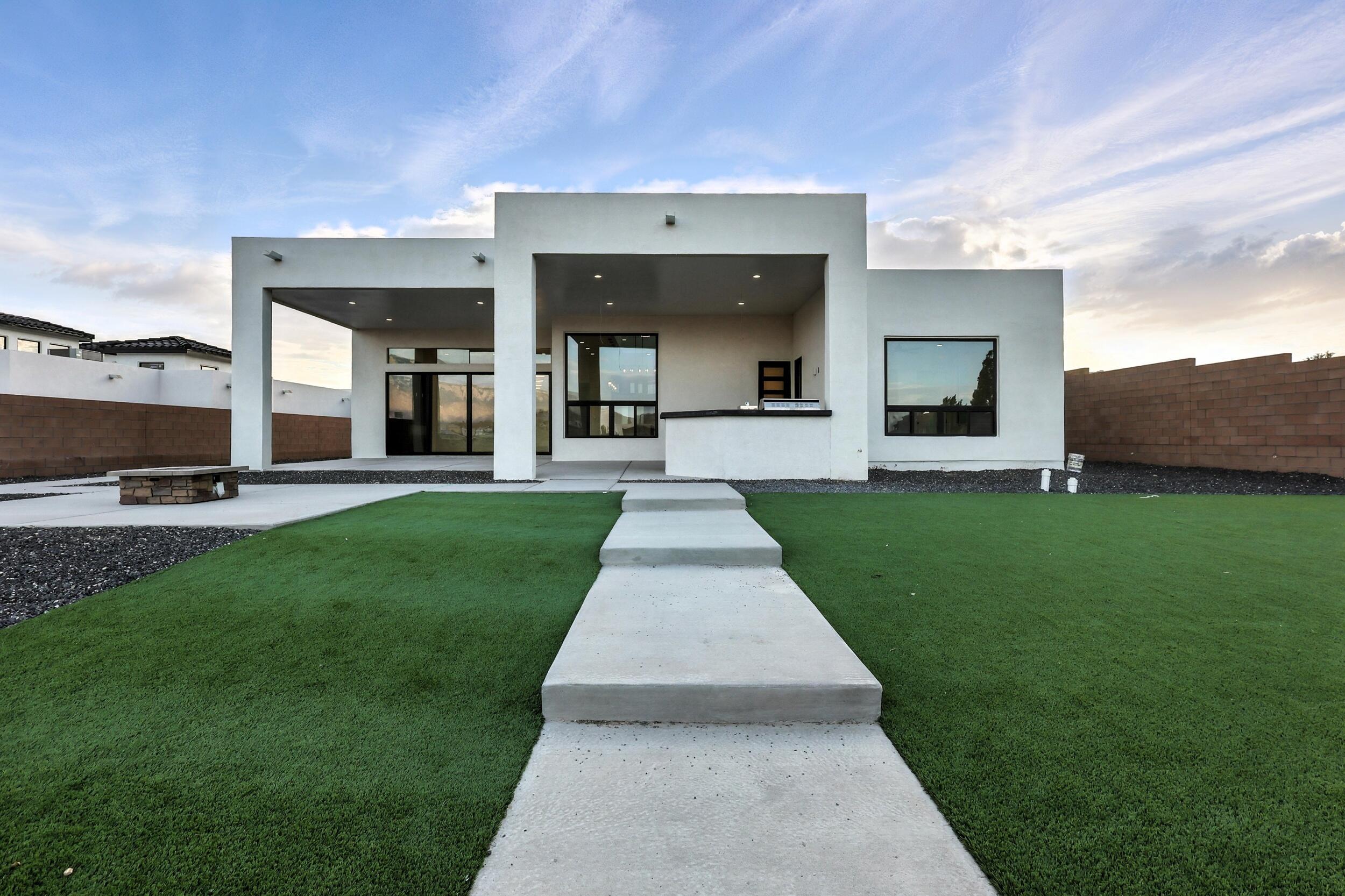 2016 Contreras Road NE