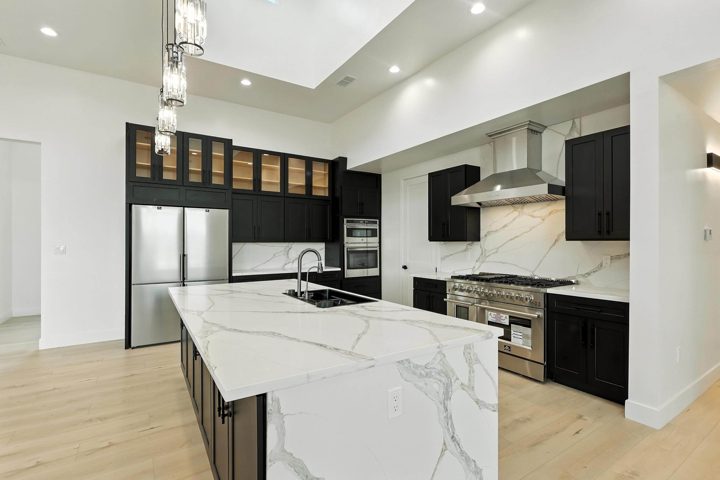 2016 Contreras Road NE