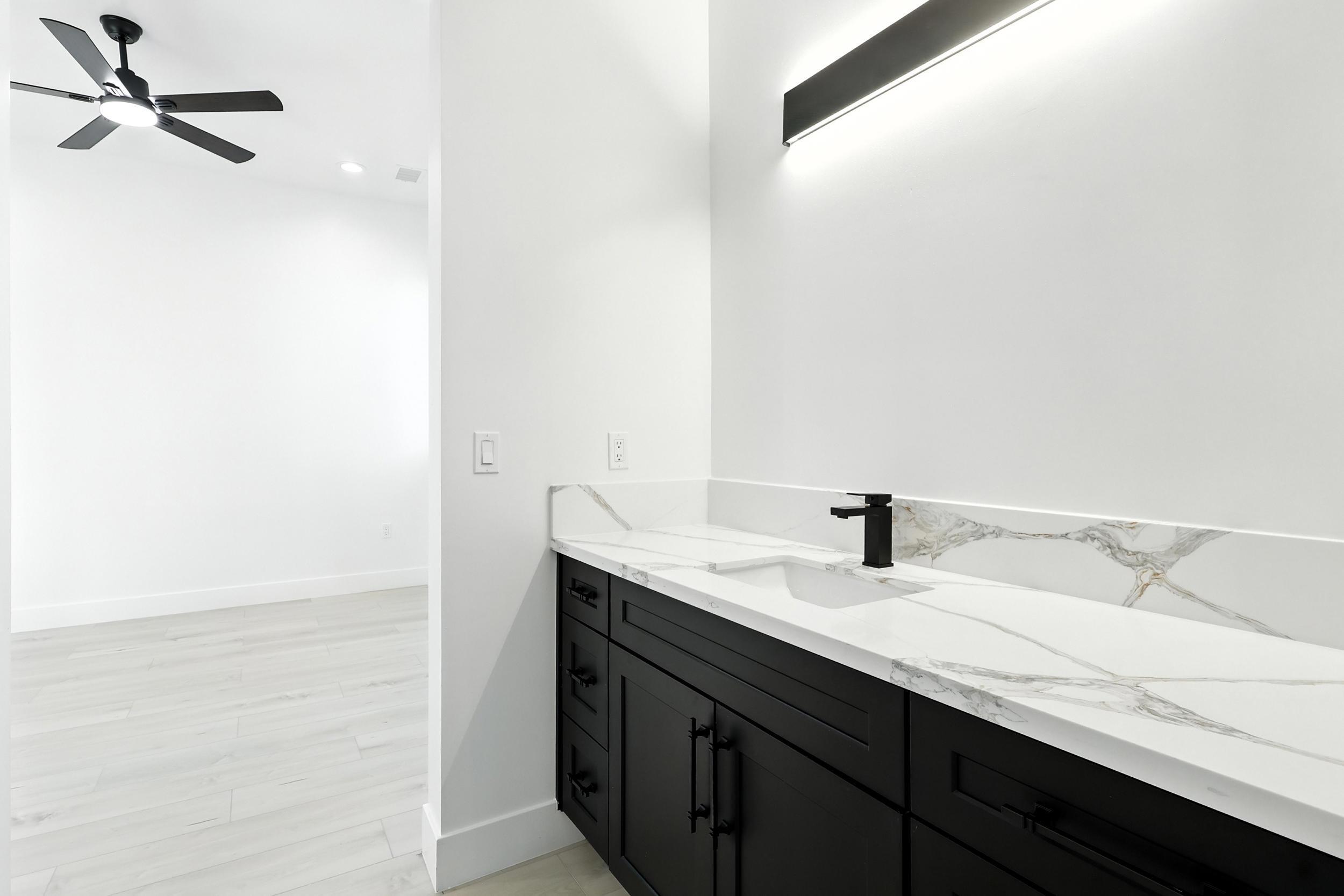 2016 Contreras Road NE