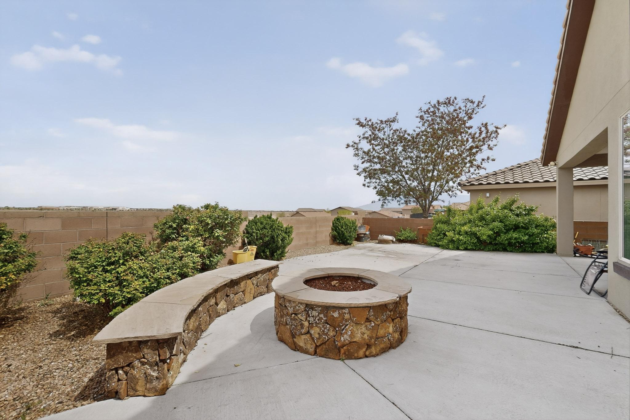 8752 Abierto Vista Circle NW