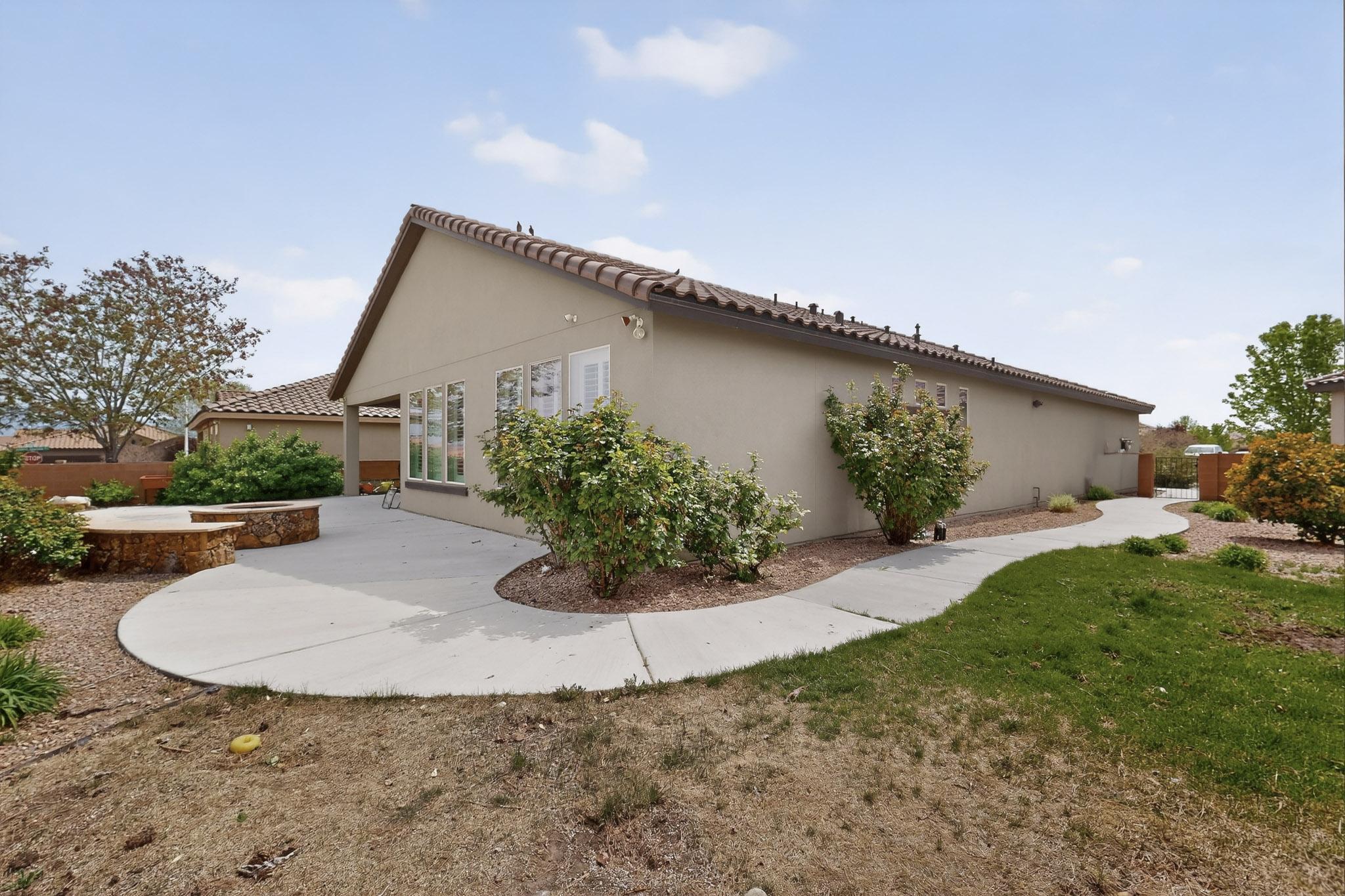 8752 Abierto Vista Circle NW