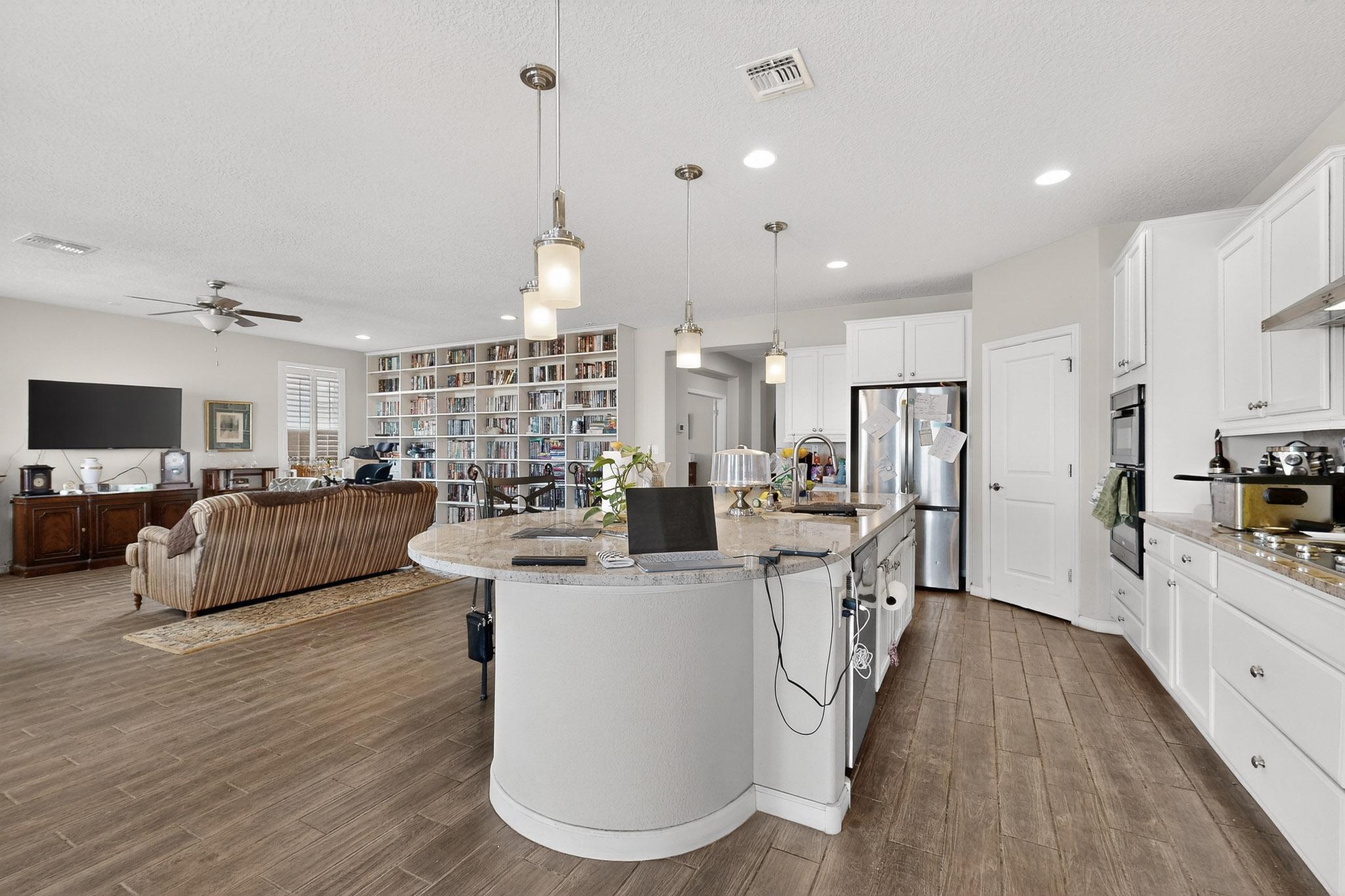 8752 Abierto Vista Circle NW