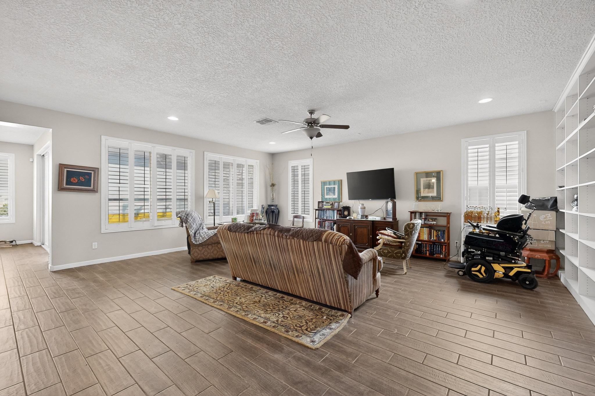 8752 Abierto Vista Circle NW