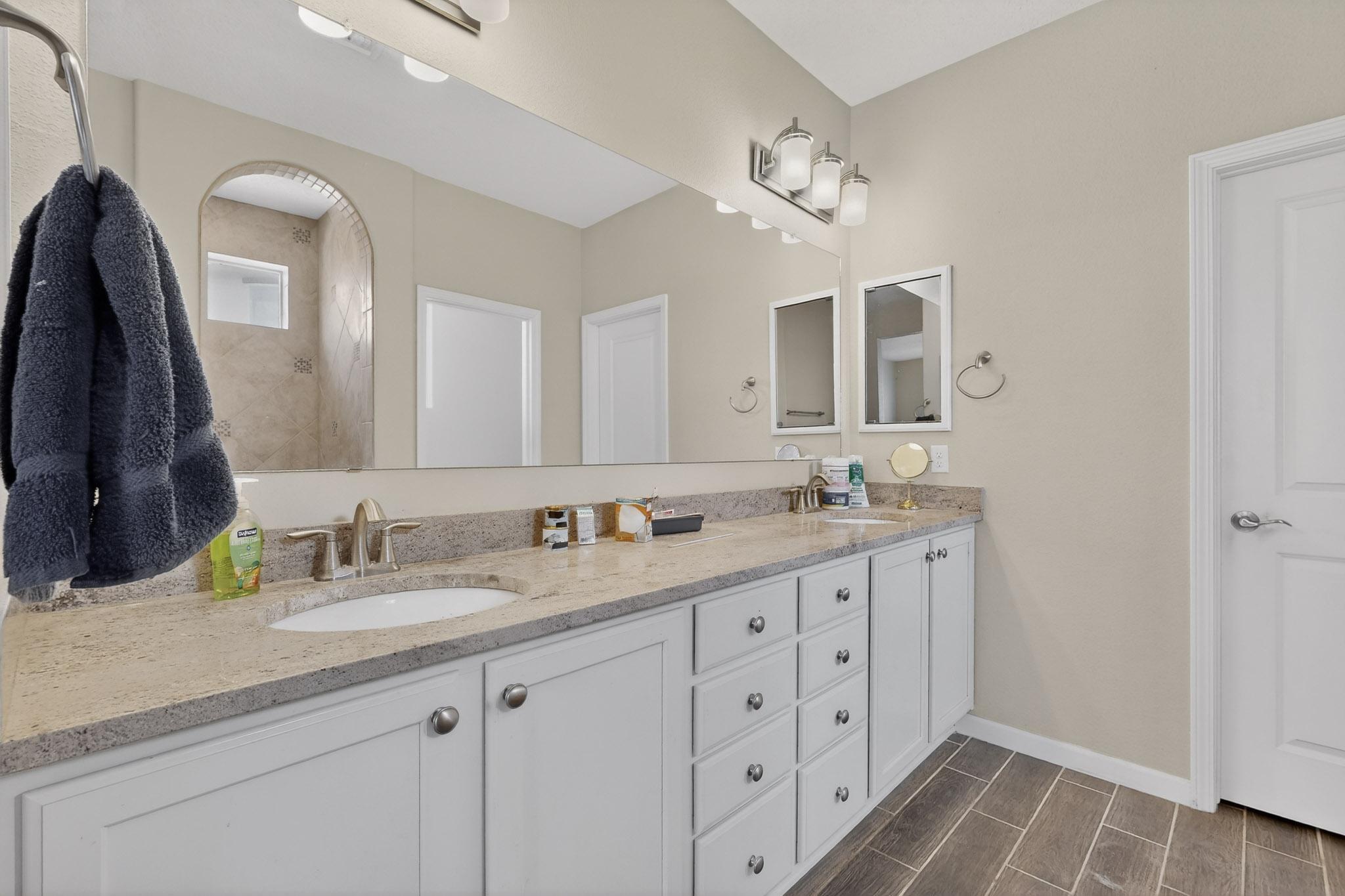 8752 Abierto Vista Circle NW