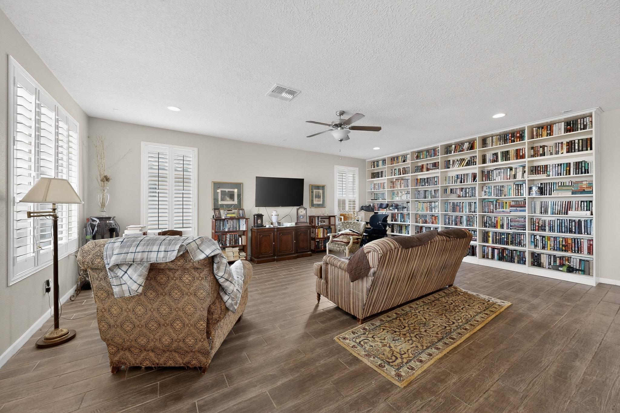 8752 Abierto Vista Circle NW