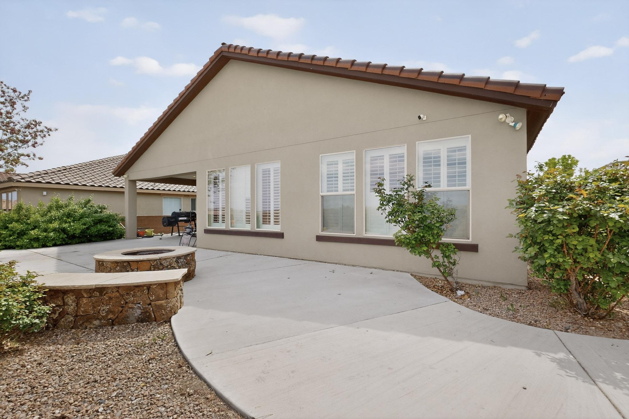 8752 Abierto Vista Circle NW