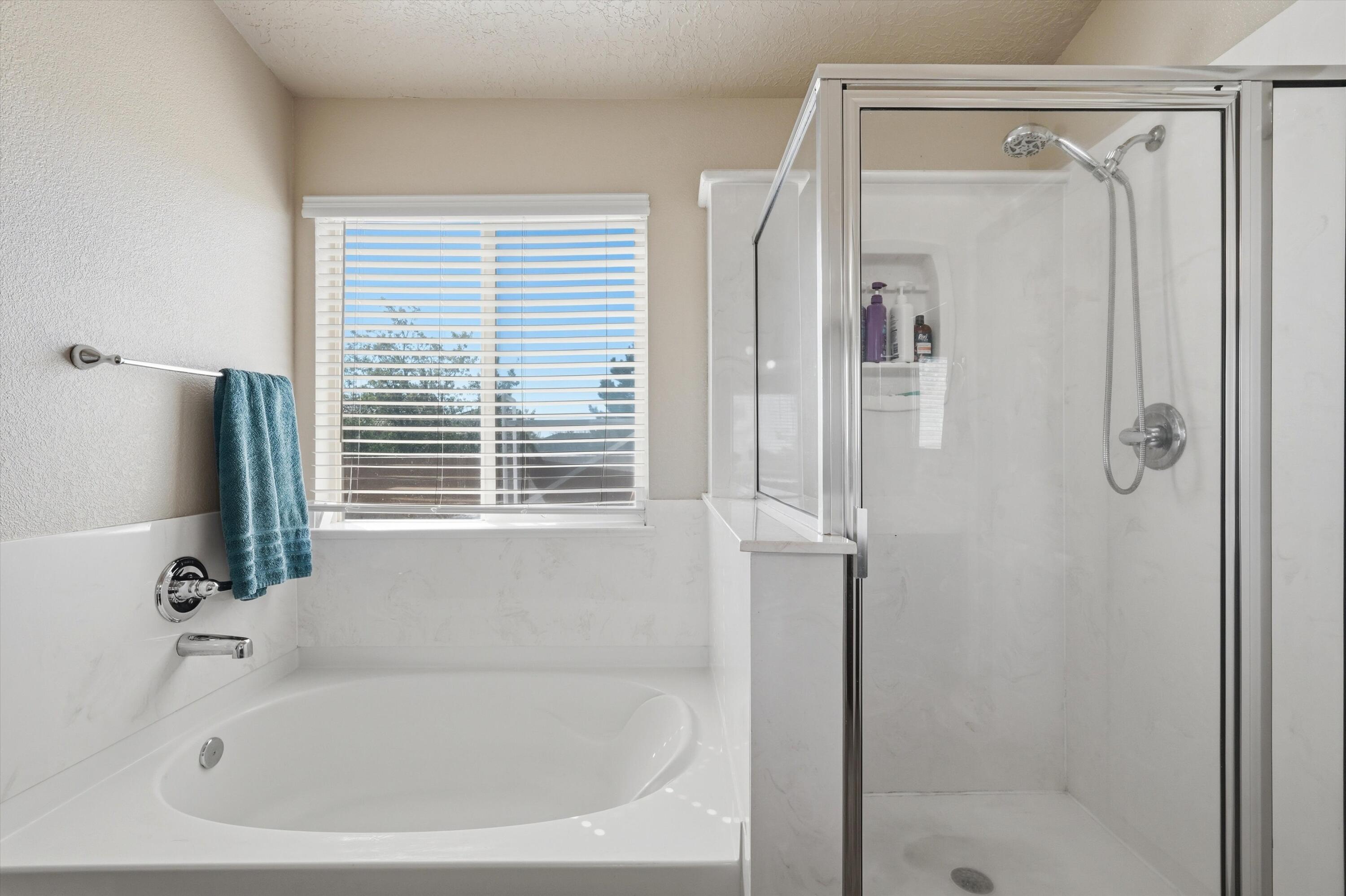 6928 Hawkwatch Road NW