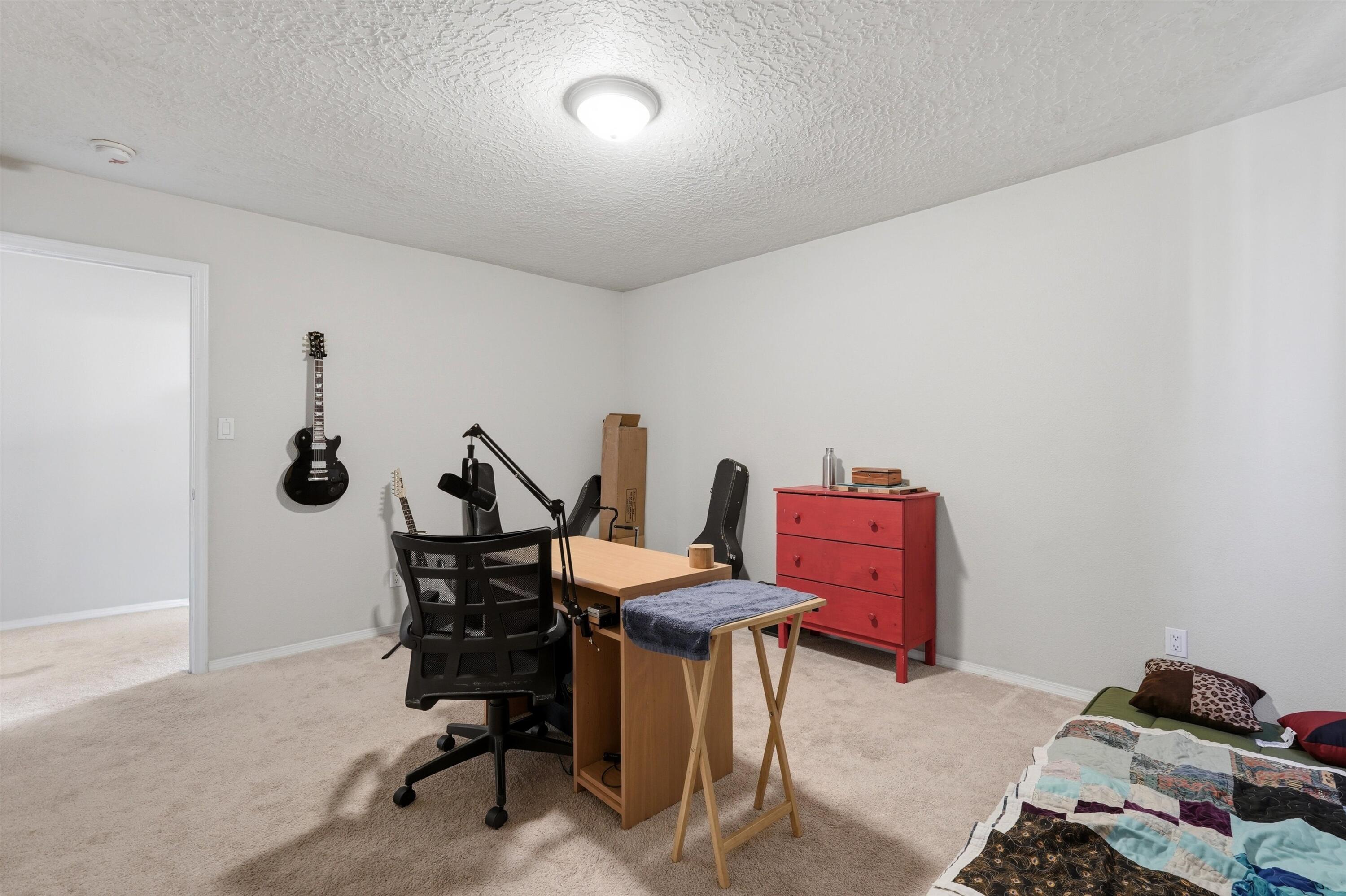 6928 Hawkwatch Road NW