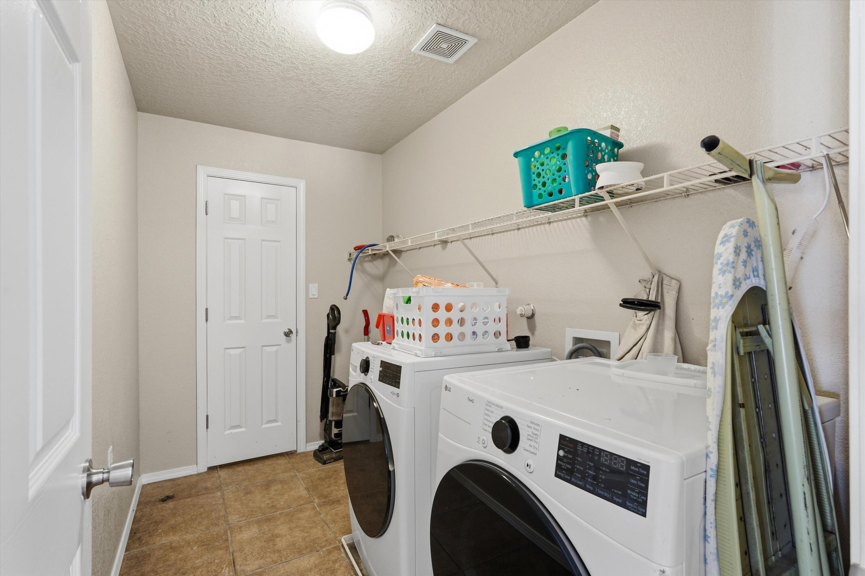 6928 Hawkwatch Road NW