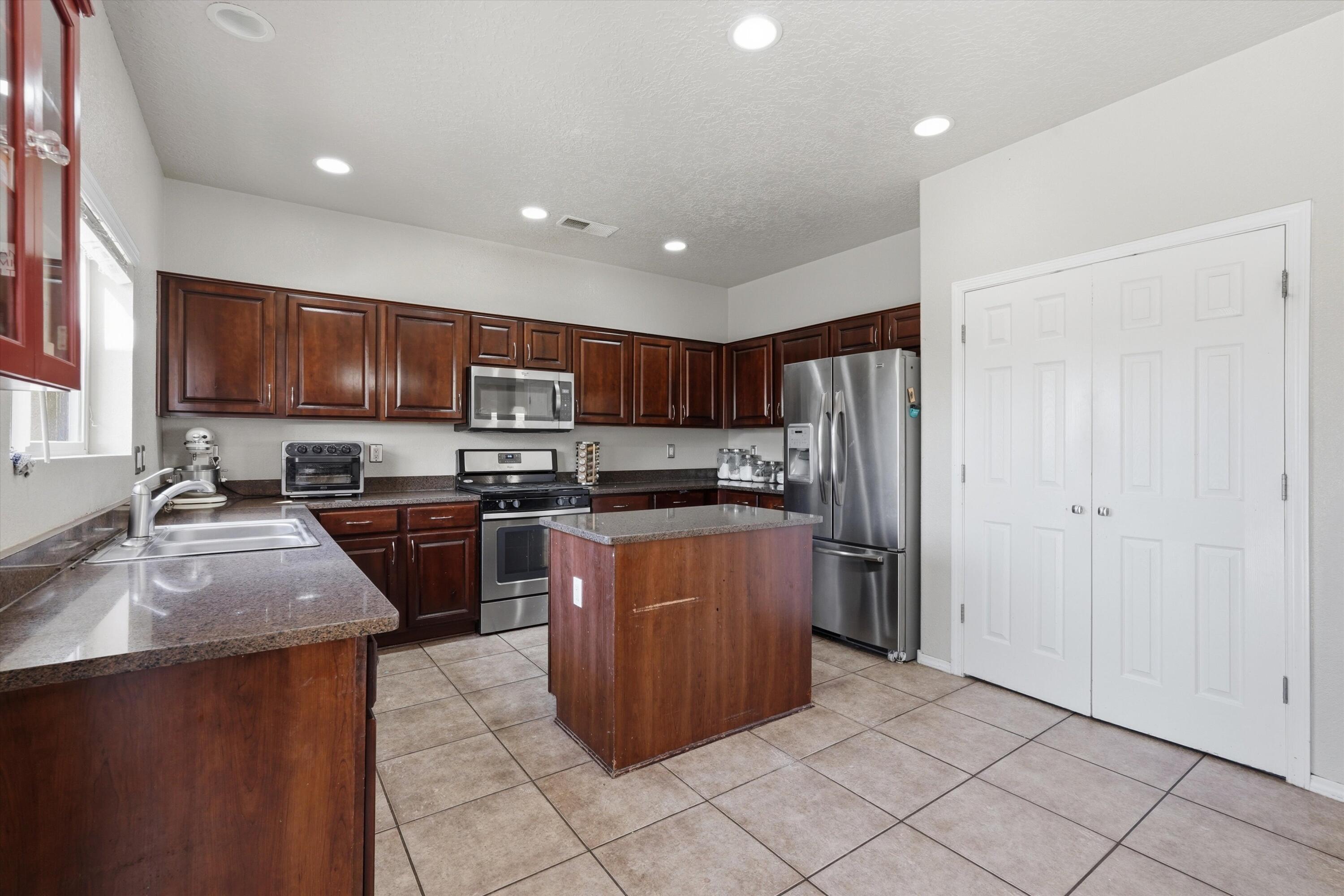 6928 Hawkwatch Road NW