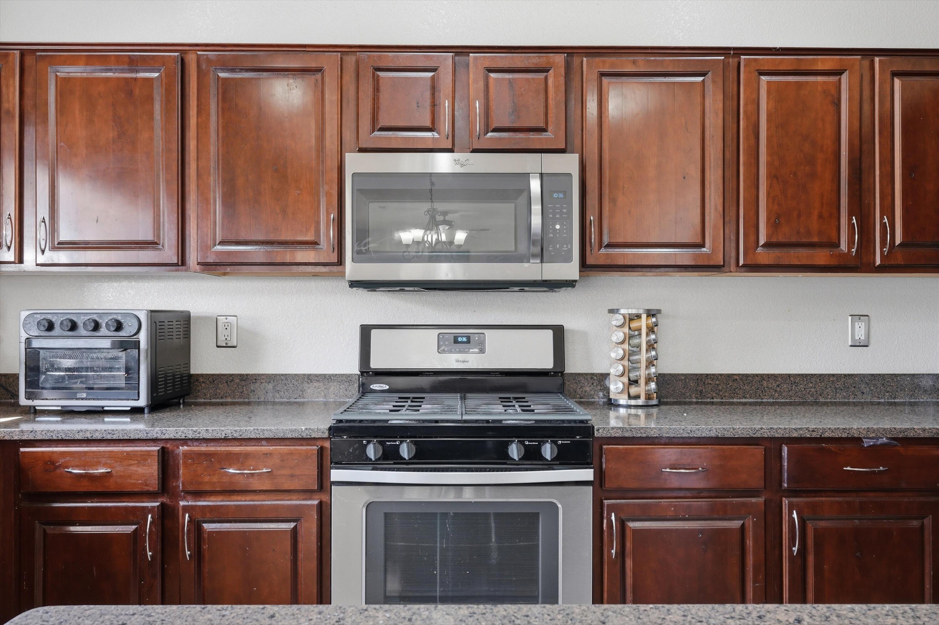 6928 Hawkwatch Road NW