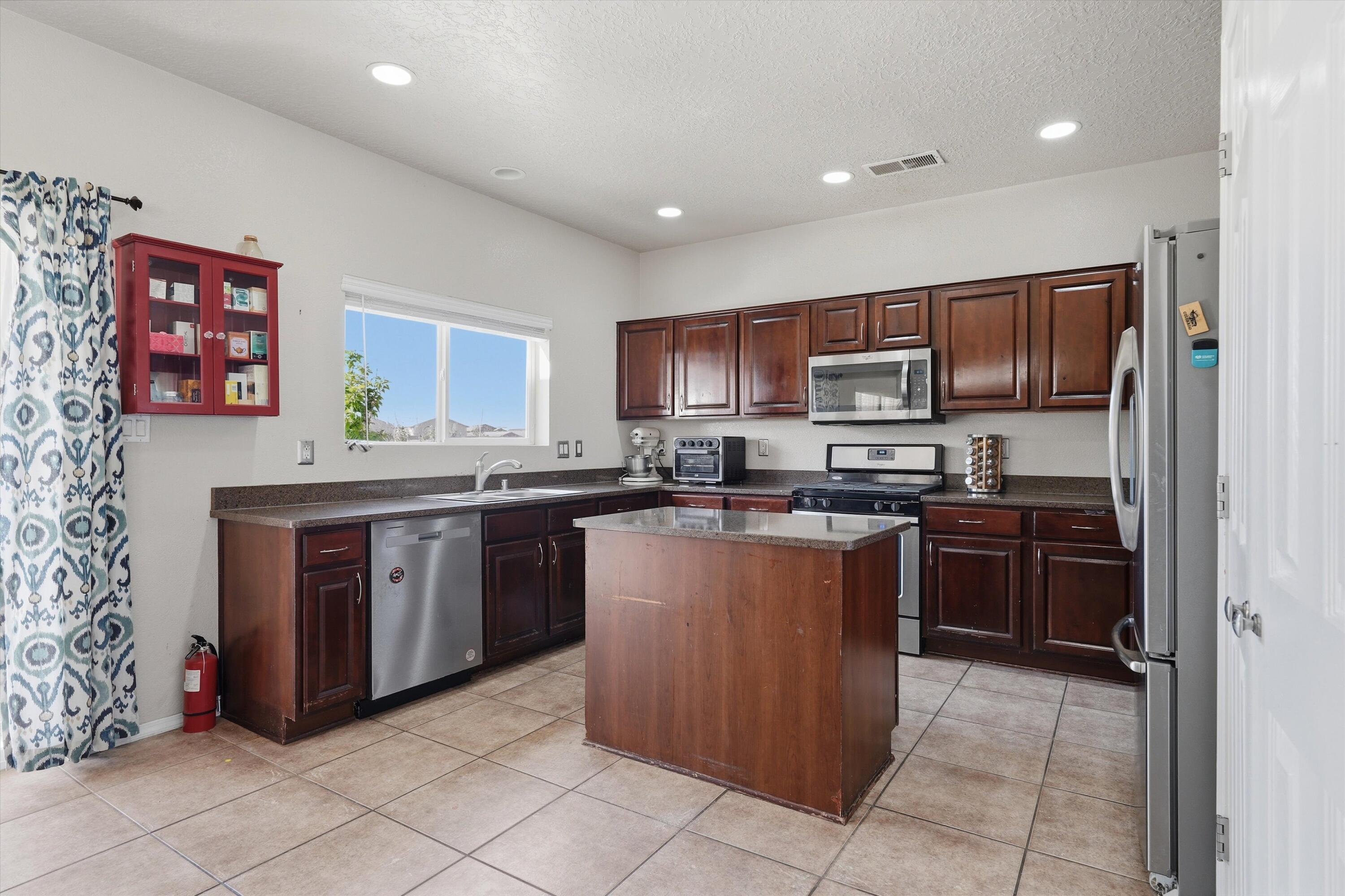 6928 Hawkwatch Road NW