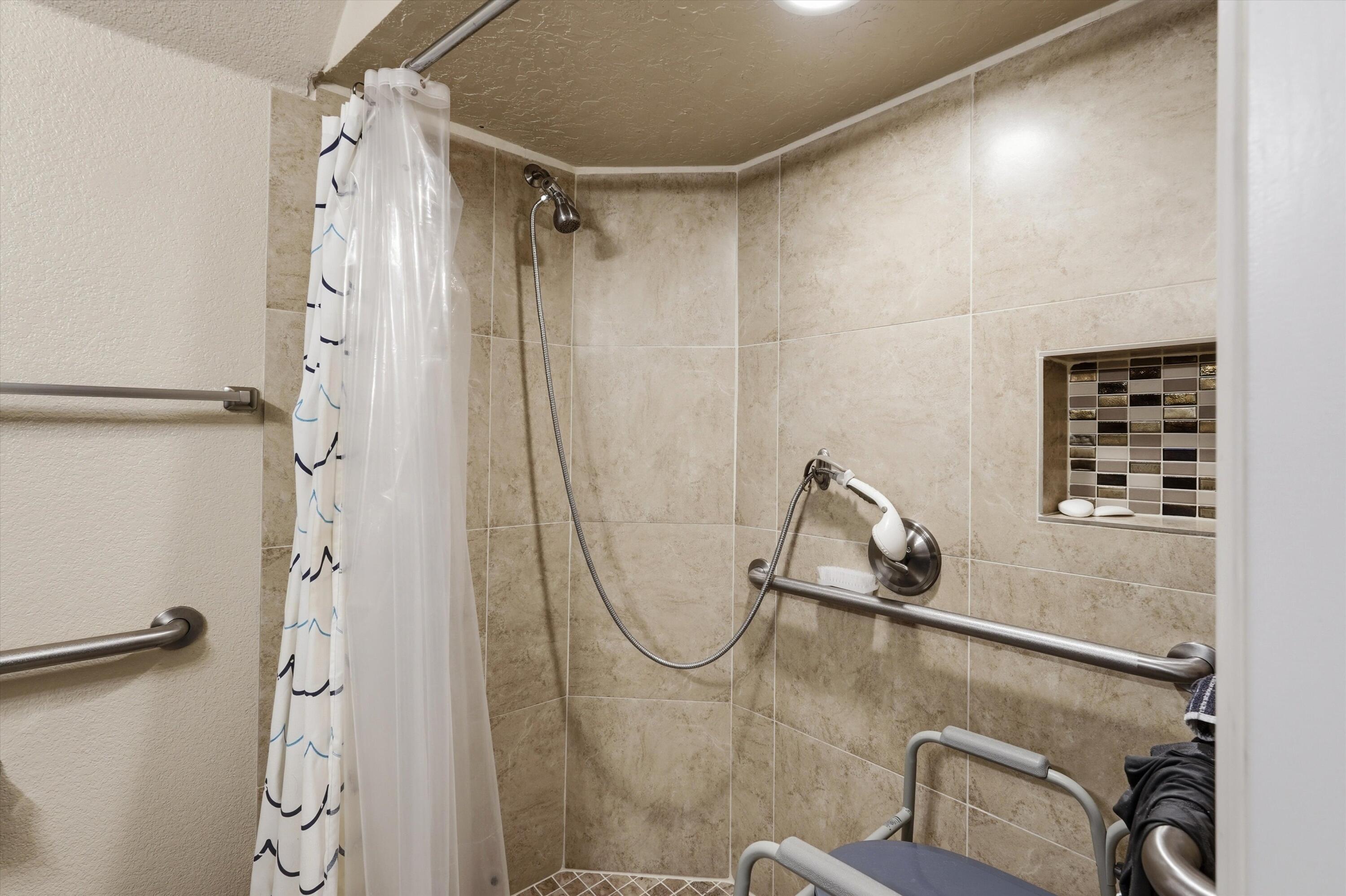 6928 Hawkwatch Road NW