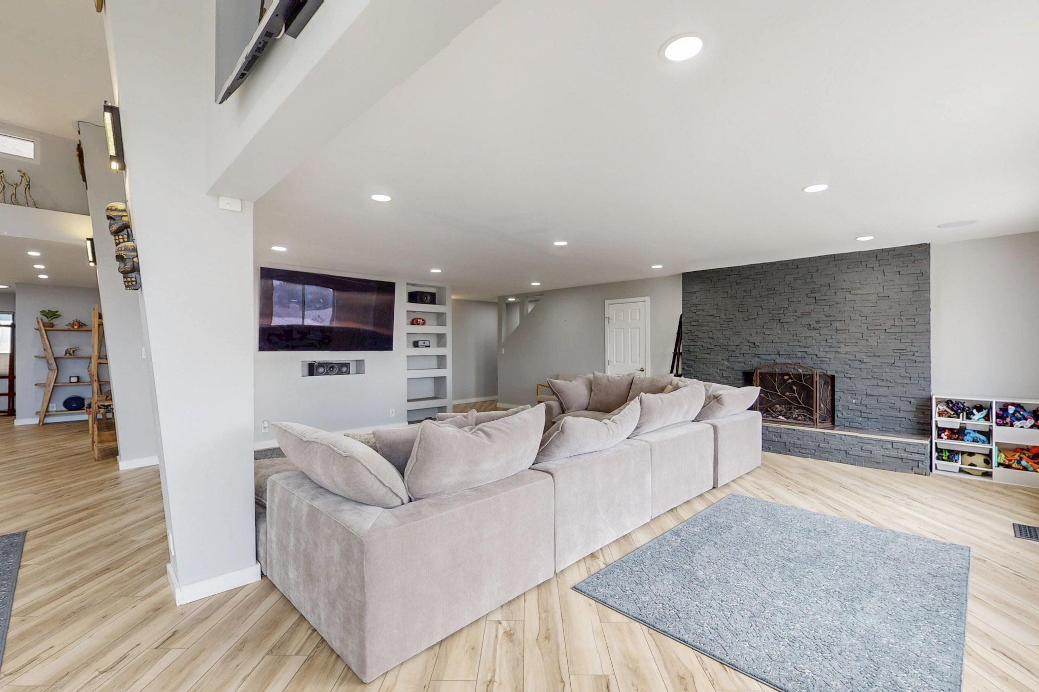 3105 Camino De La Sierra Lane NE