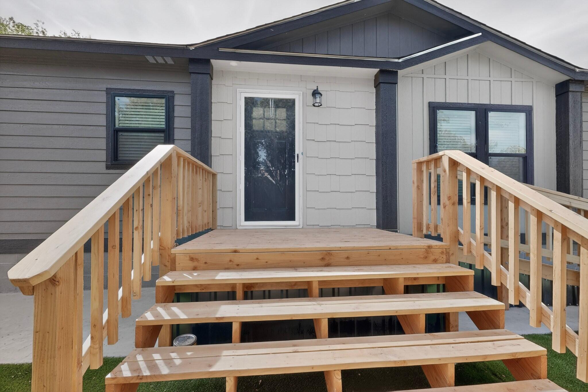 6632 San Luis Obispo Avenue NE