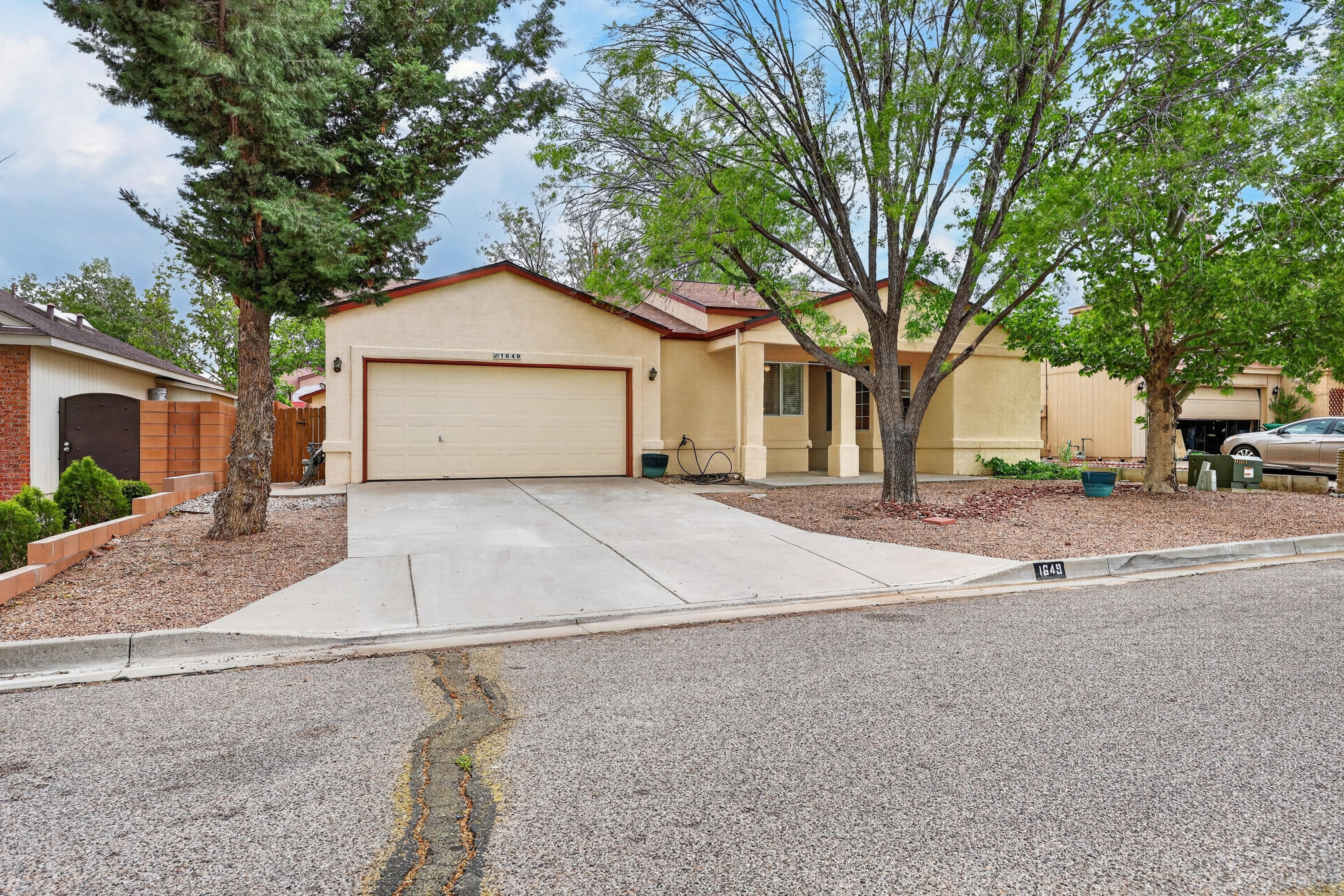 1649 Lark Spur Drive NE