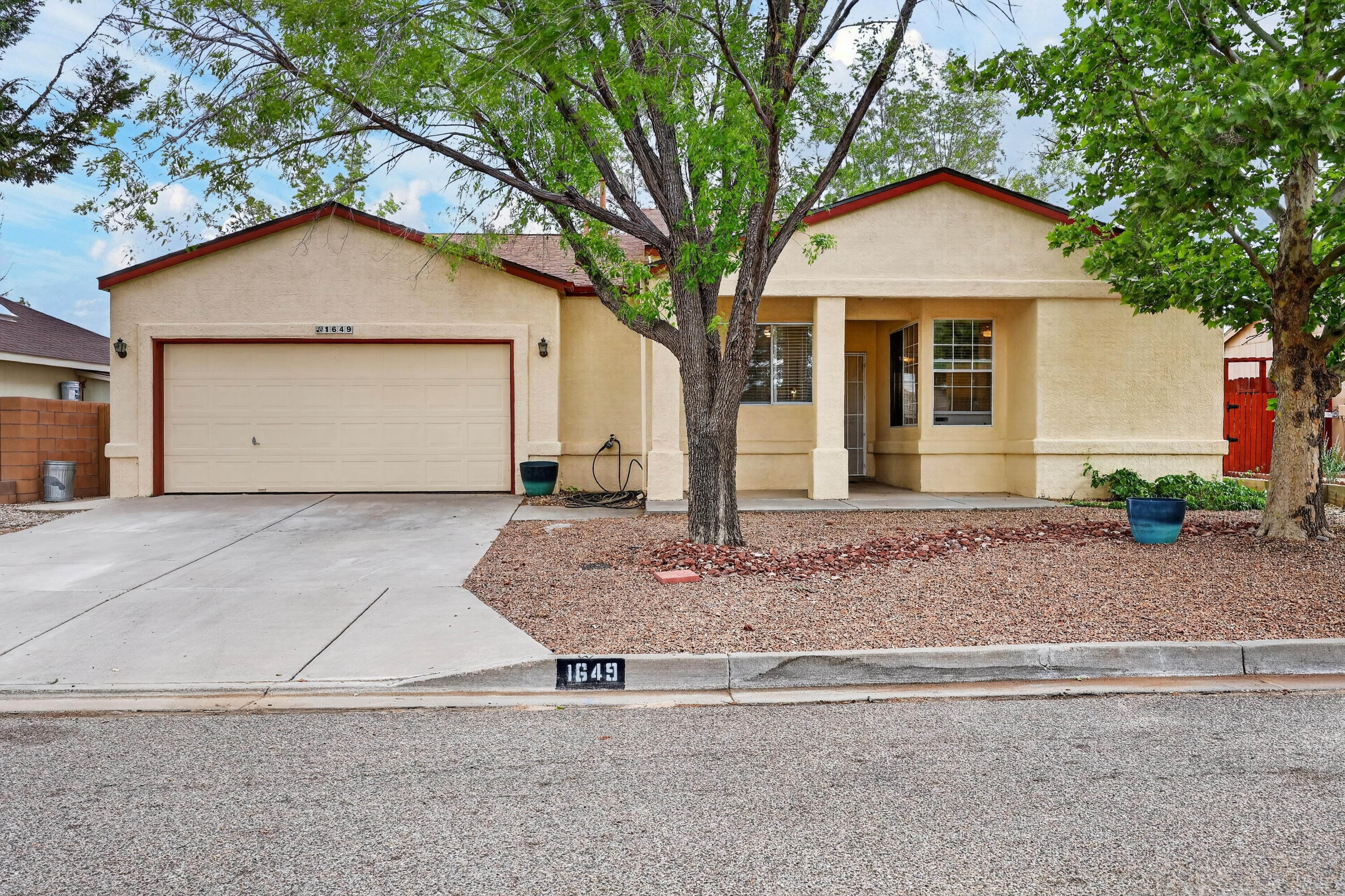 1649 Lark Spur Drive NE