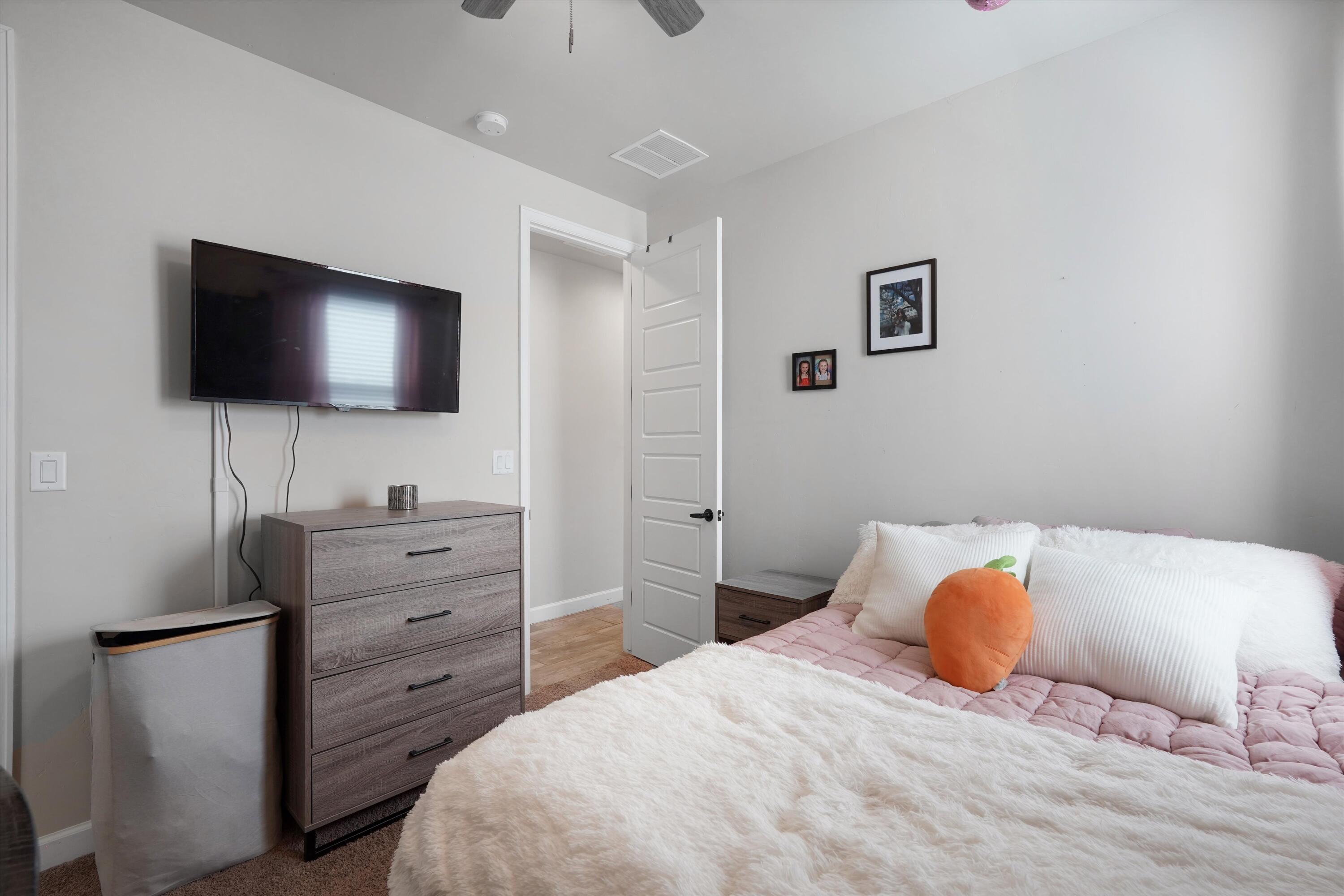 6917 Cleary Loop NE