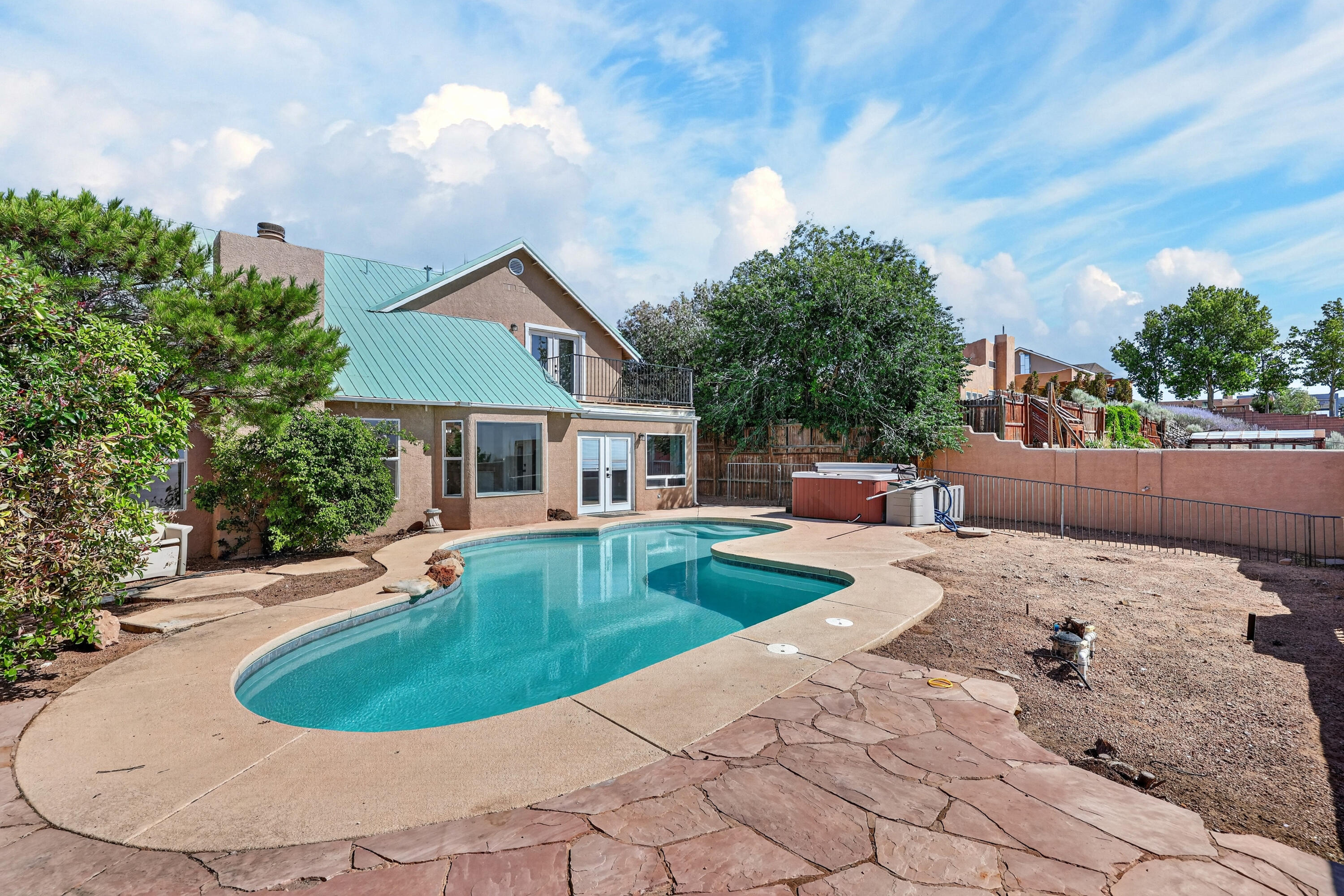 816 Acapulco Road NE
