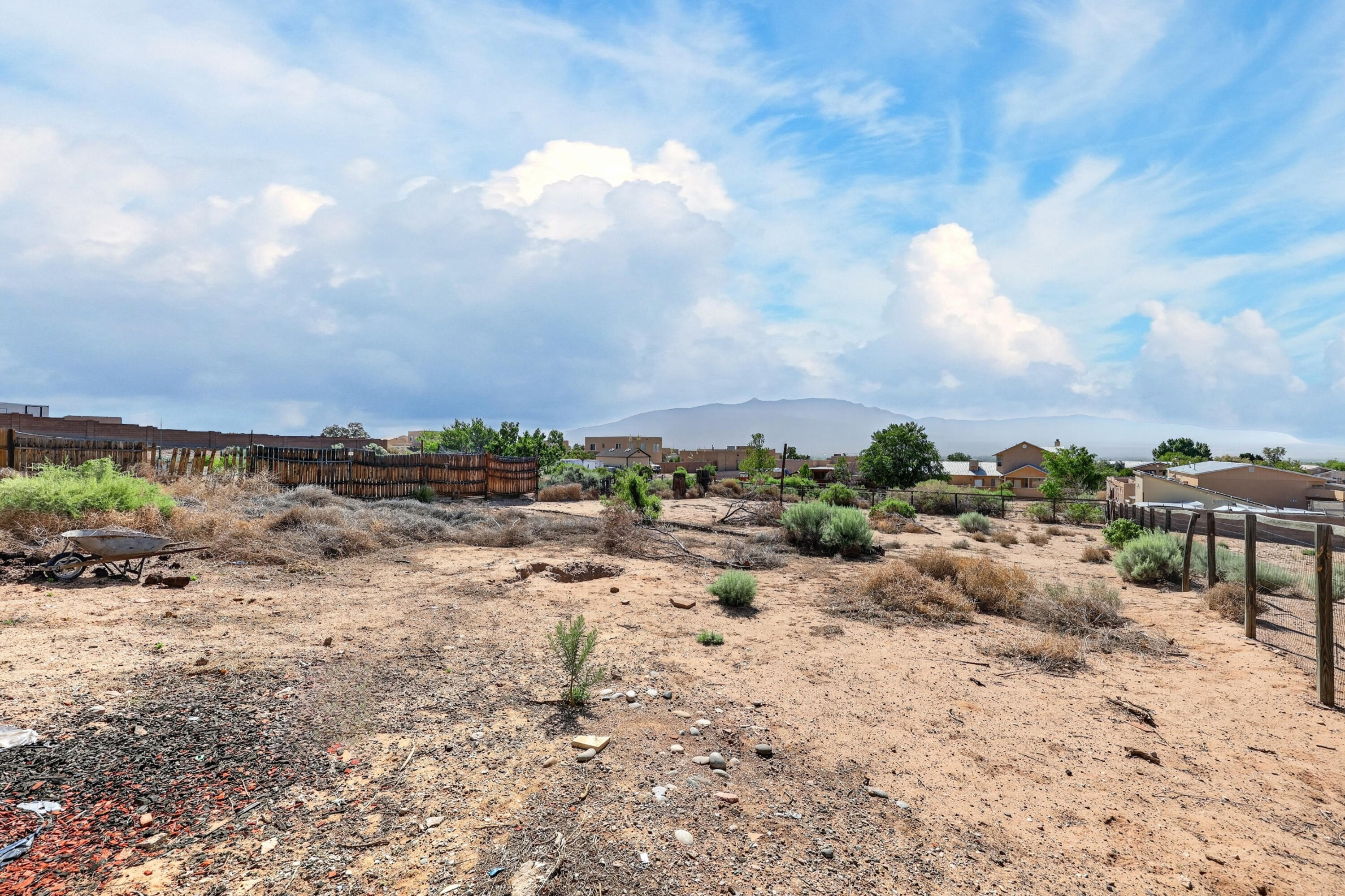 816 Acapulco Road NE