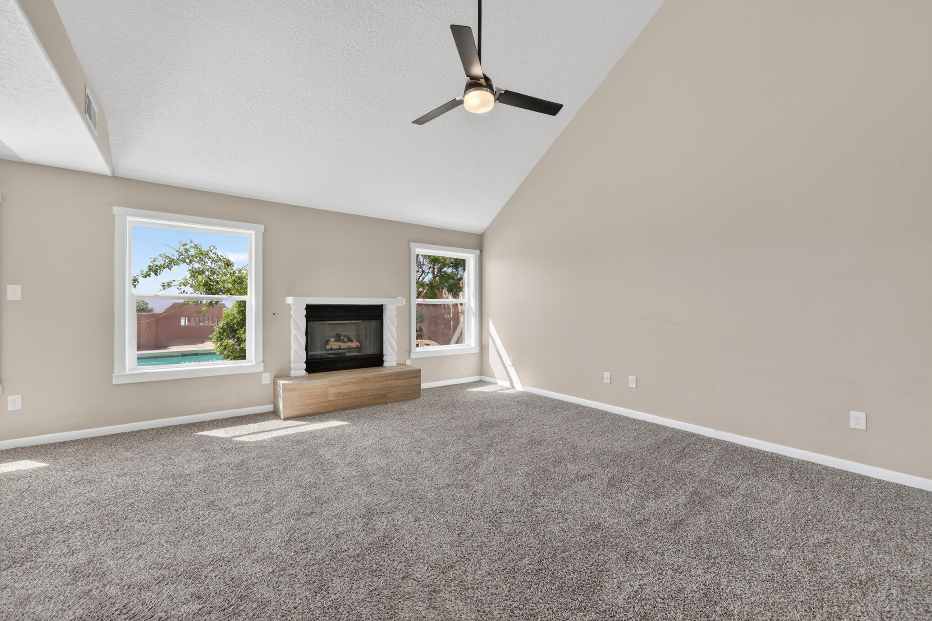 816 Acapulco Road NE