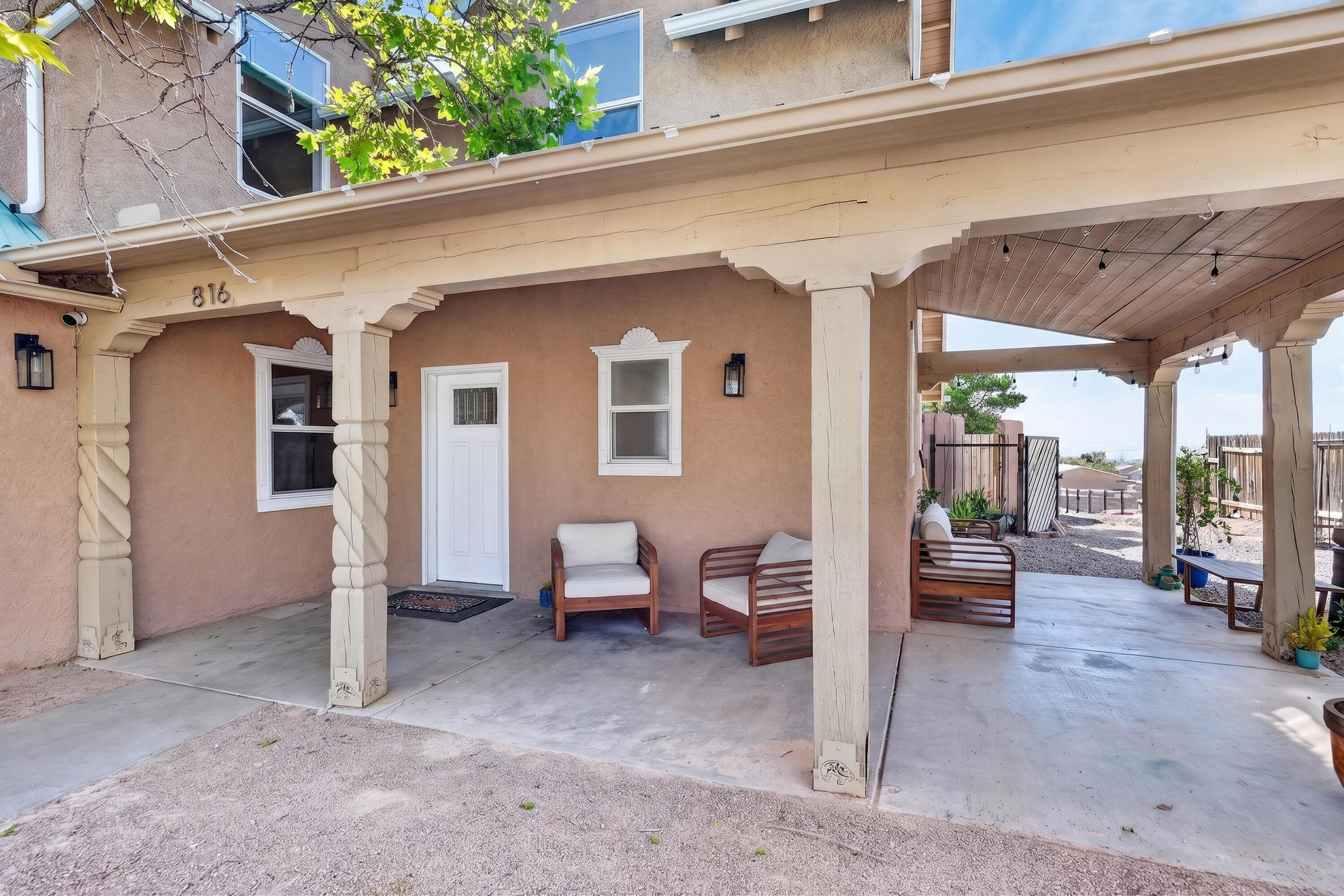 816 Acapulco Road NE