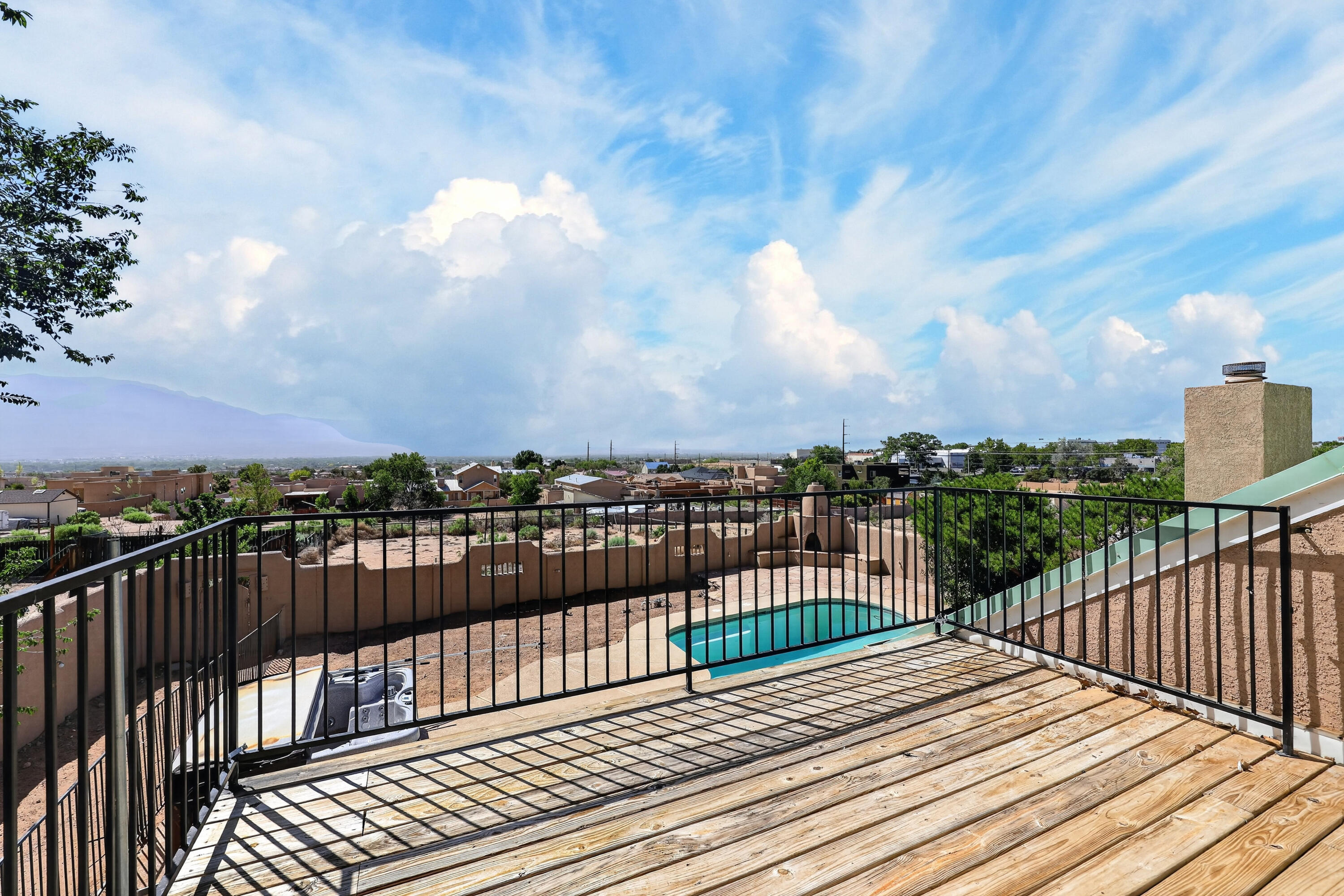 816 Acapulco Road NE