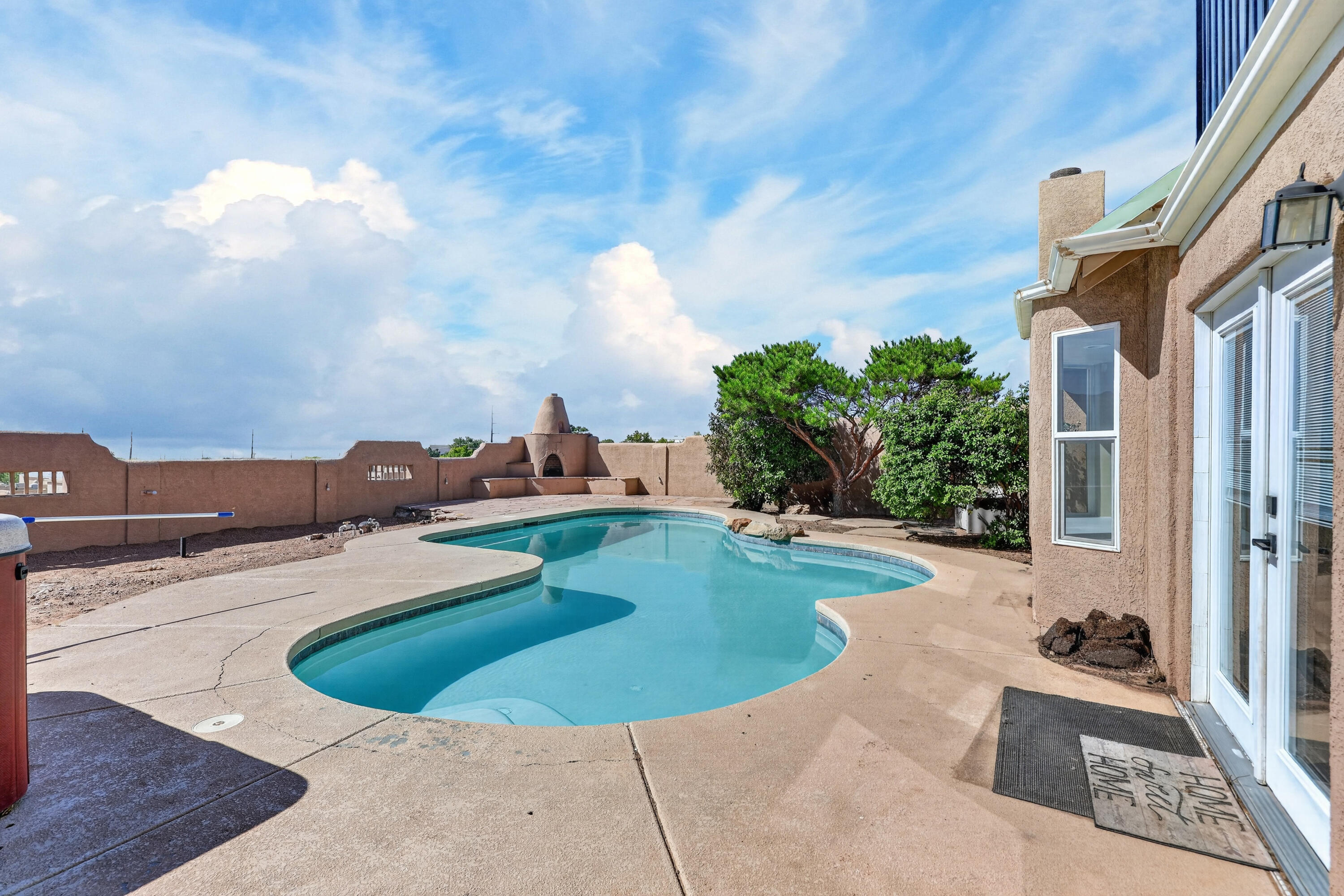 816 Acapulco Road NE