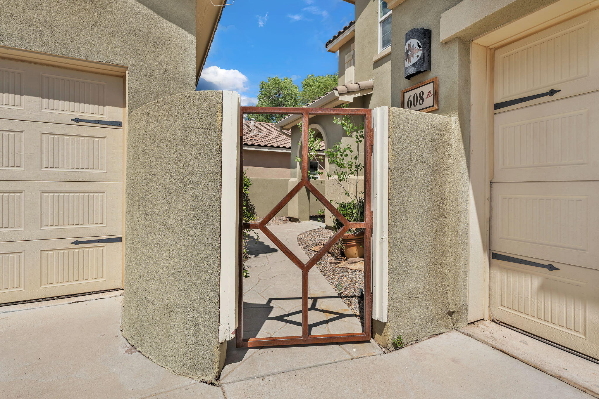 608 Bosque Verde Lane NW