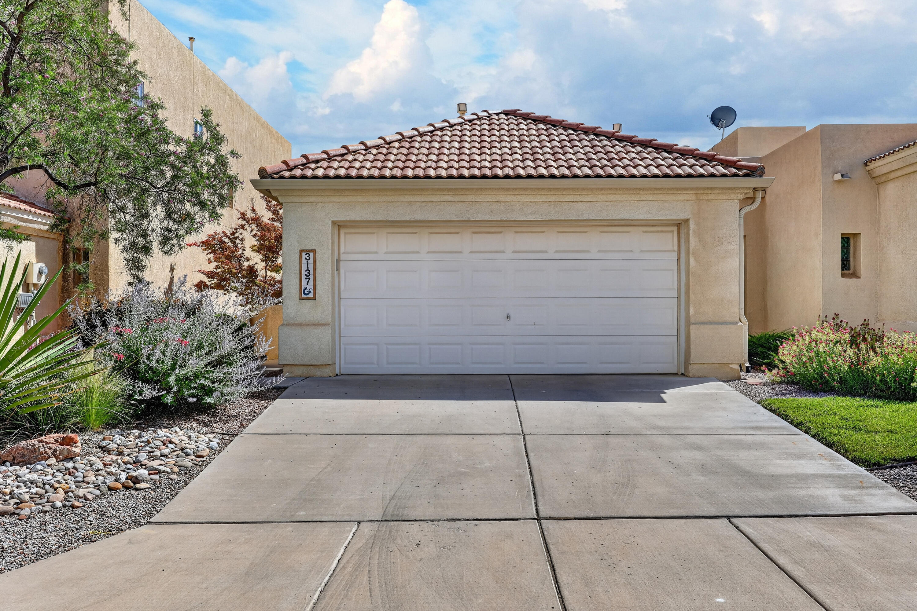 3137 Renaissance Loop SE