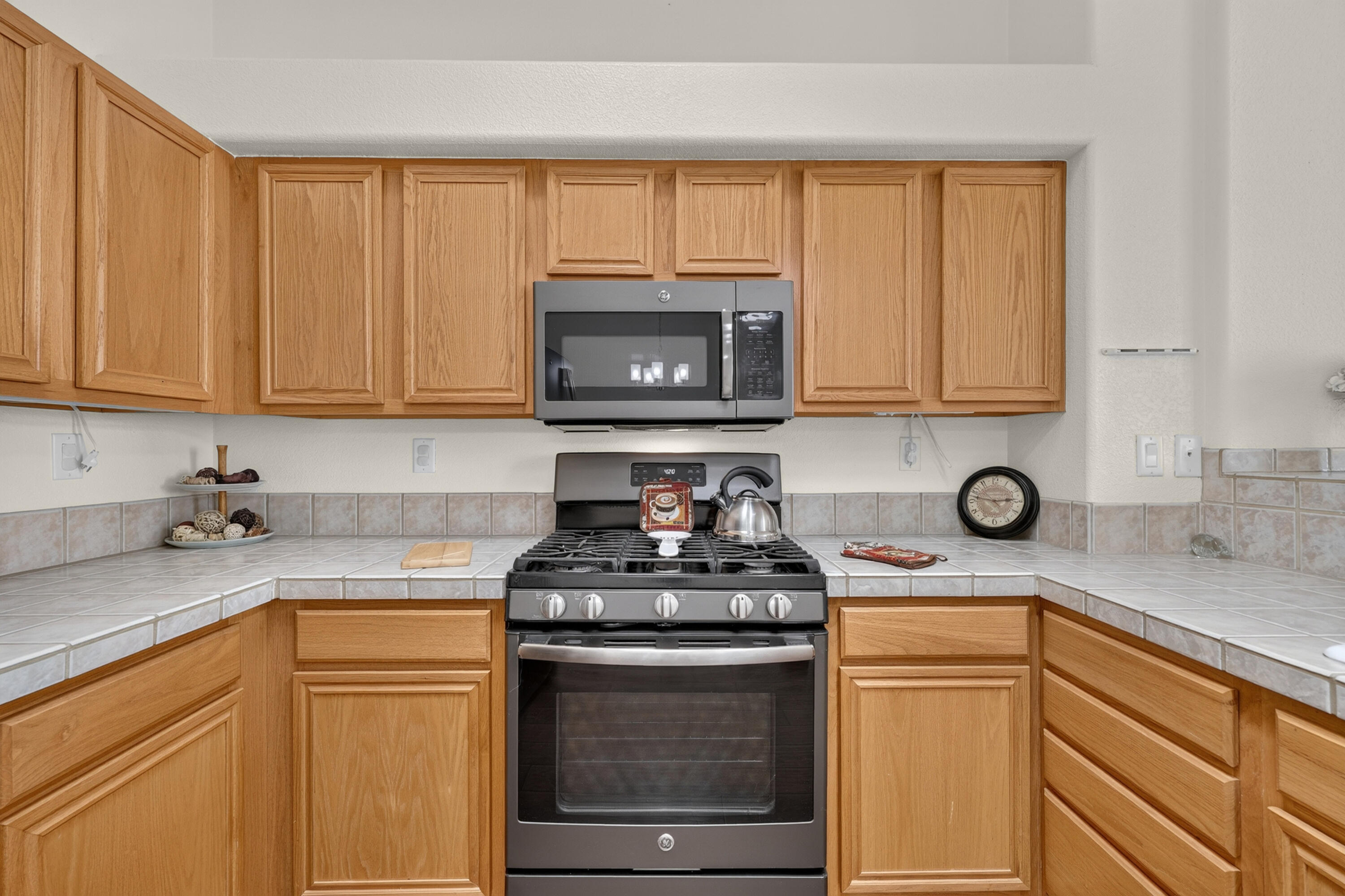 3137 Renaissance Loop SE
