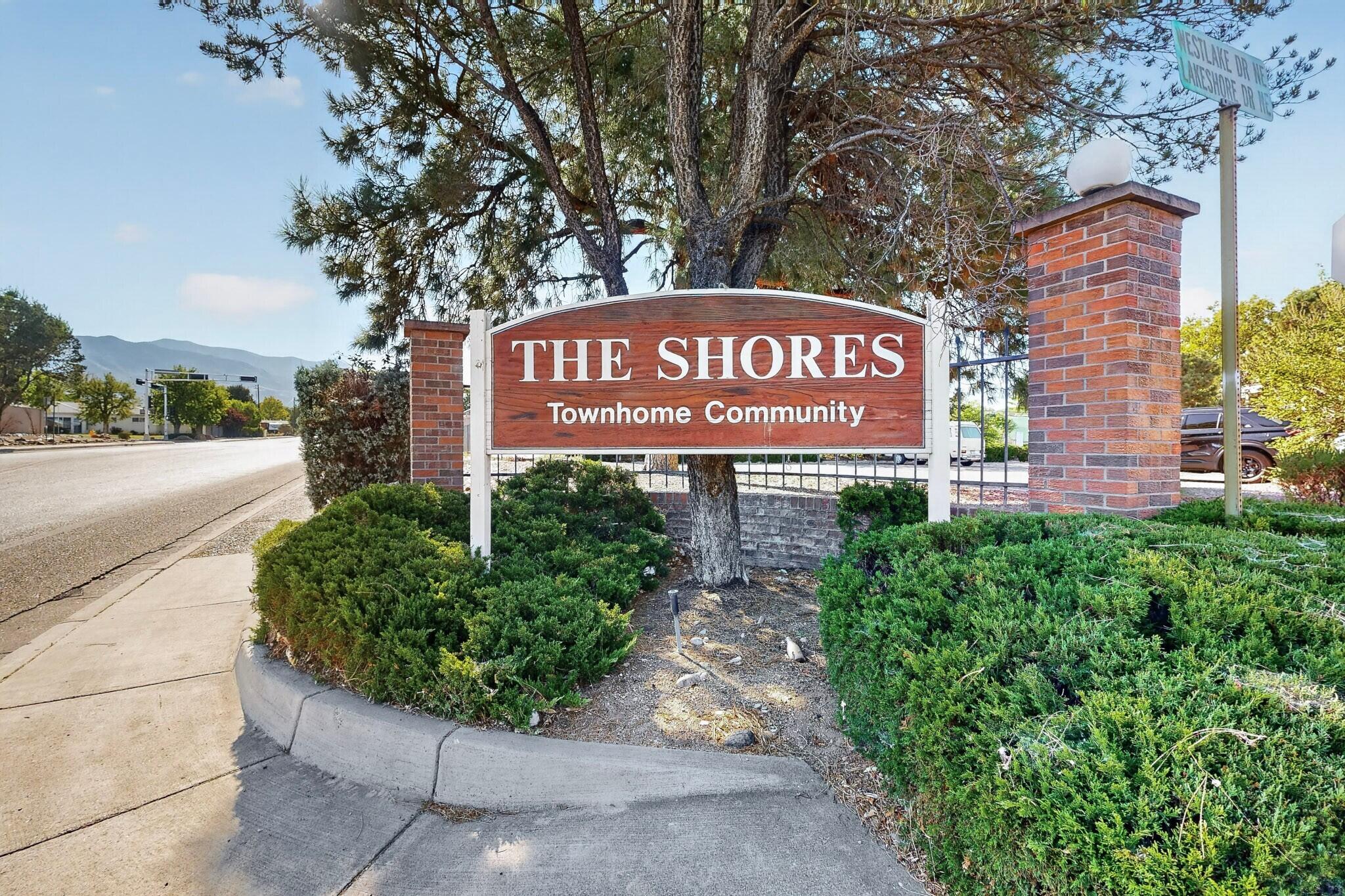 28 Westlake Drive NE