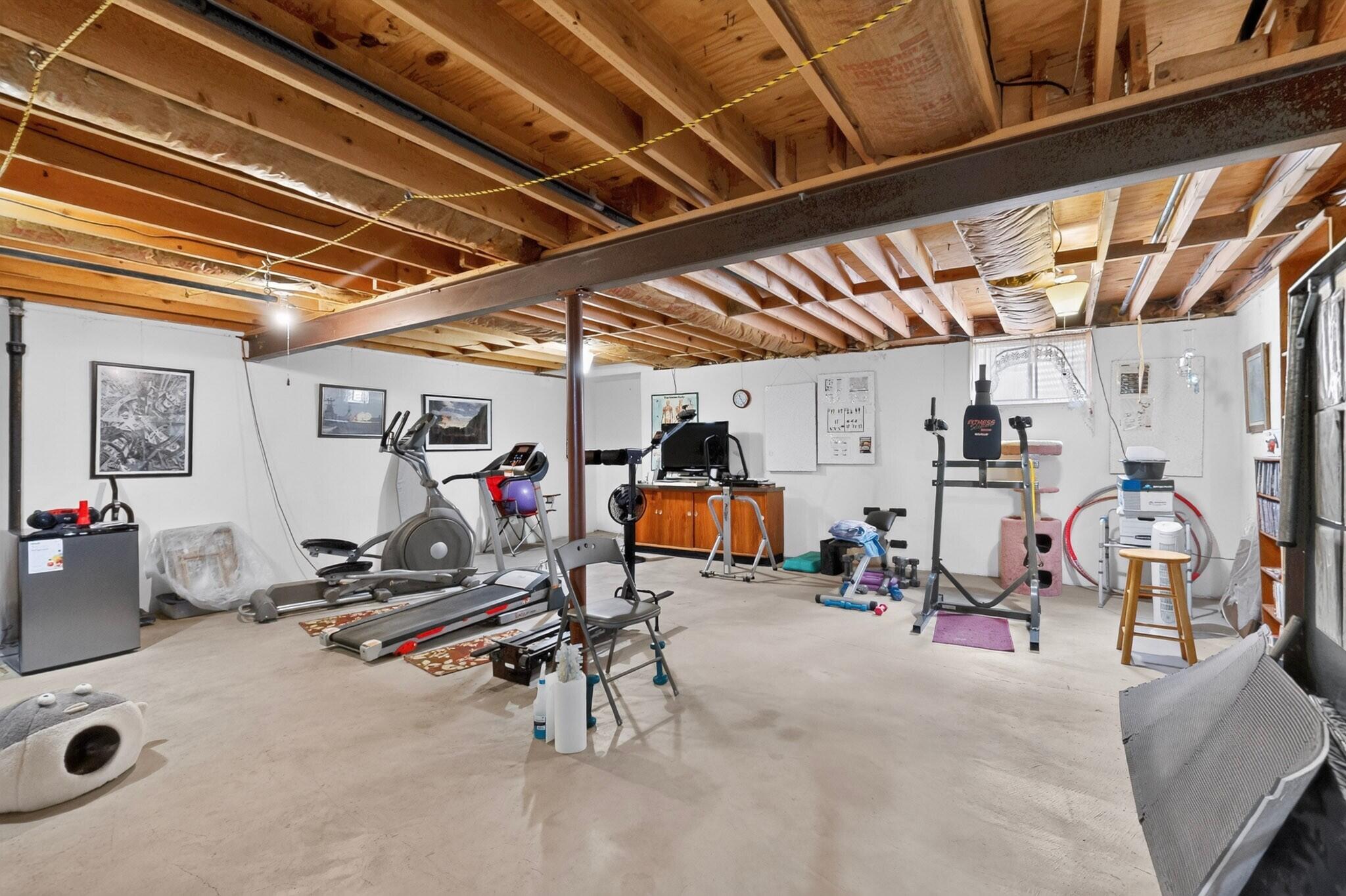 28 Westlake Drive NE