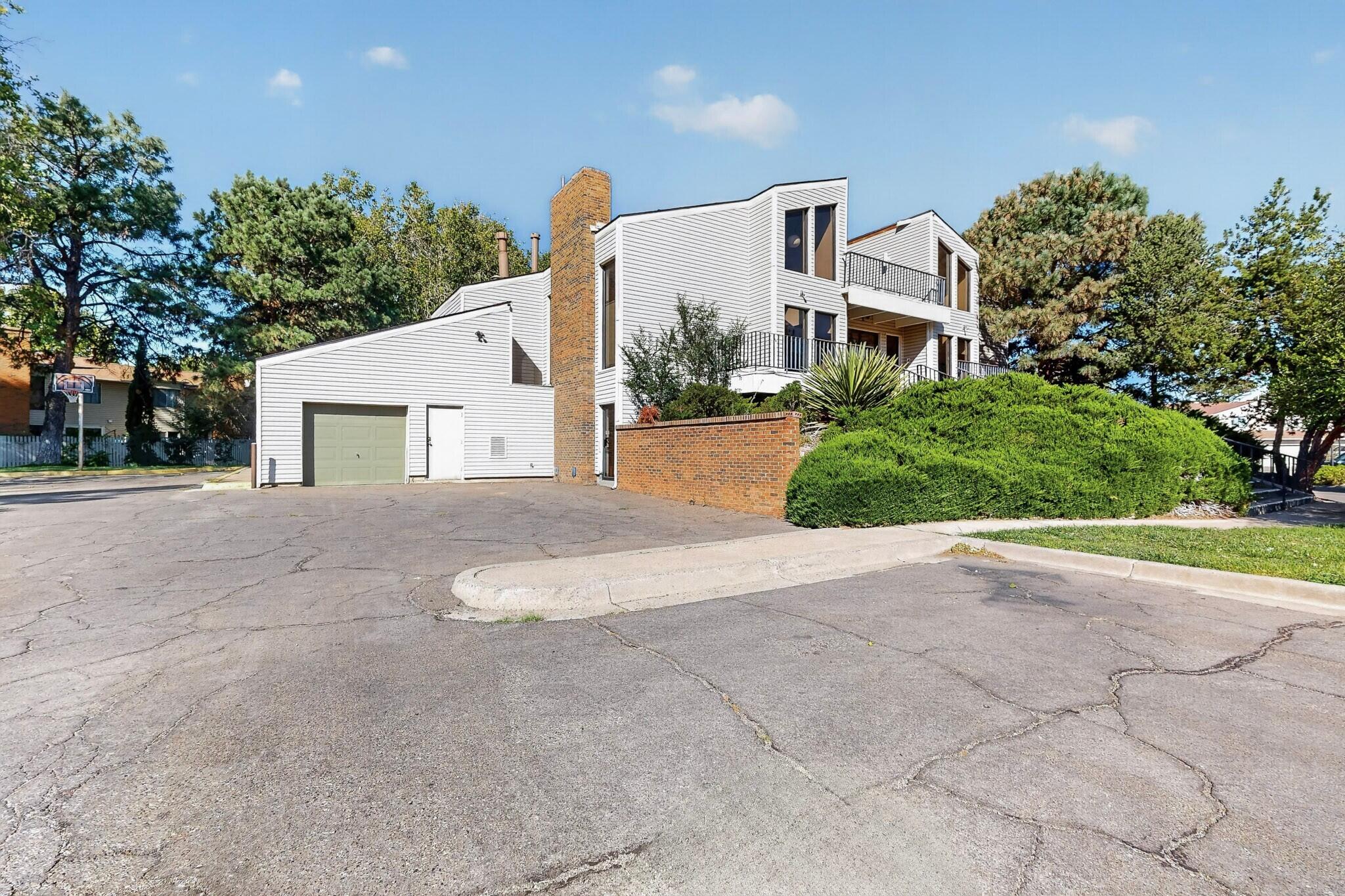 28 Westlake Drive NE