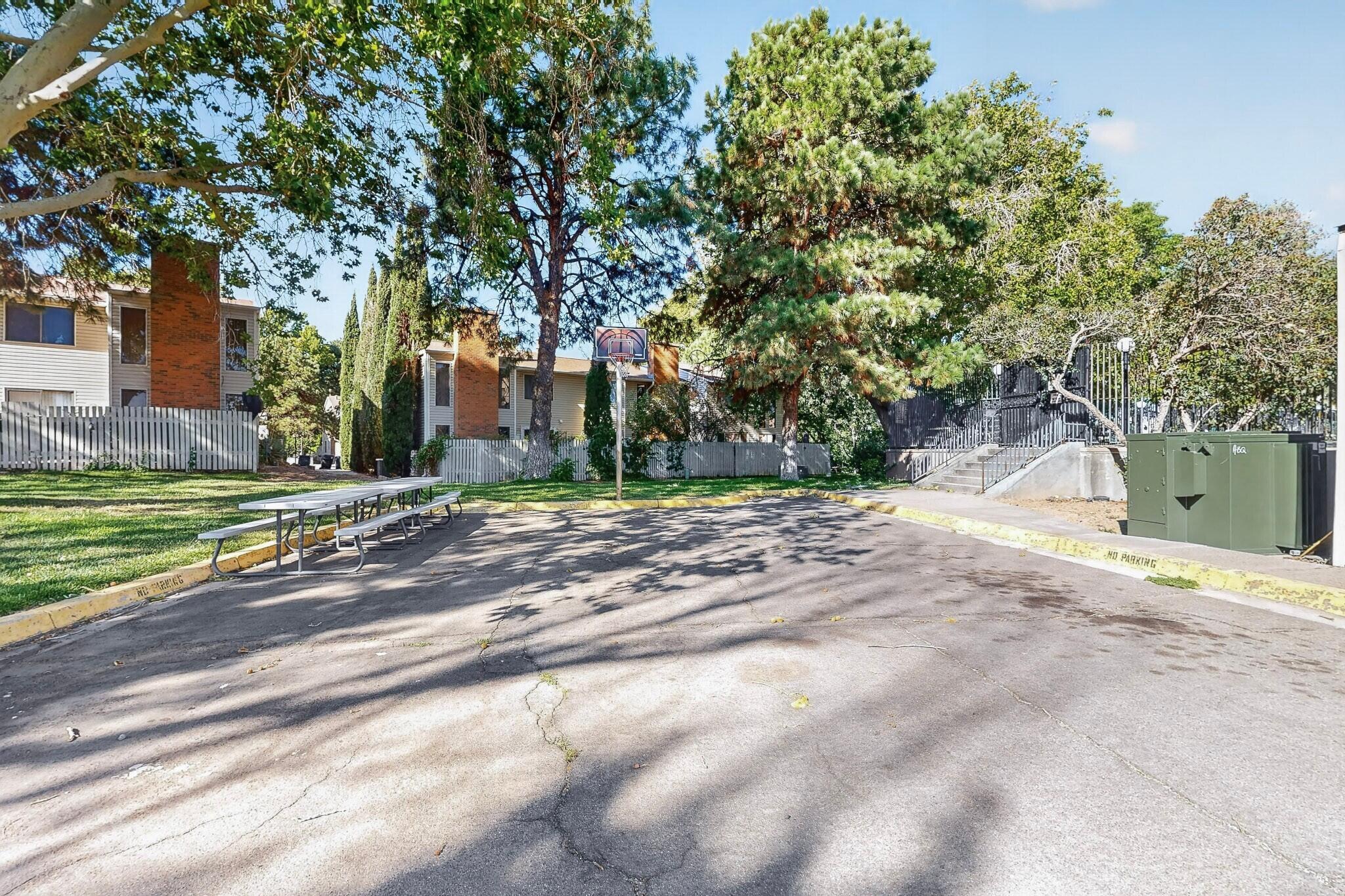 28 Westlake Drive NE