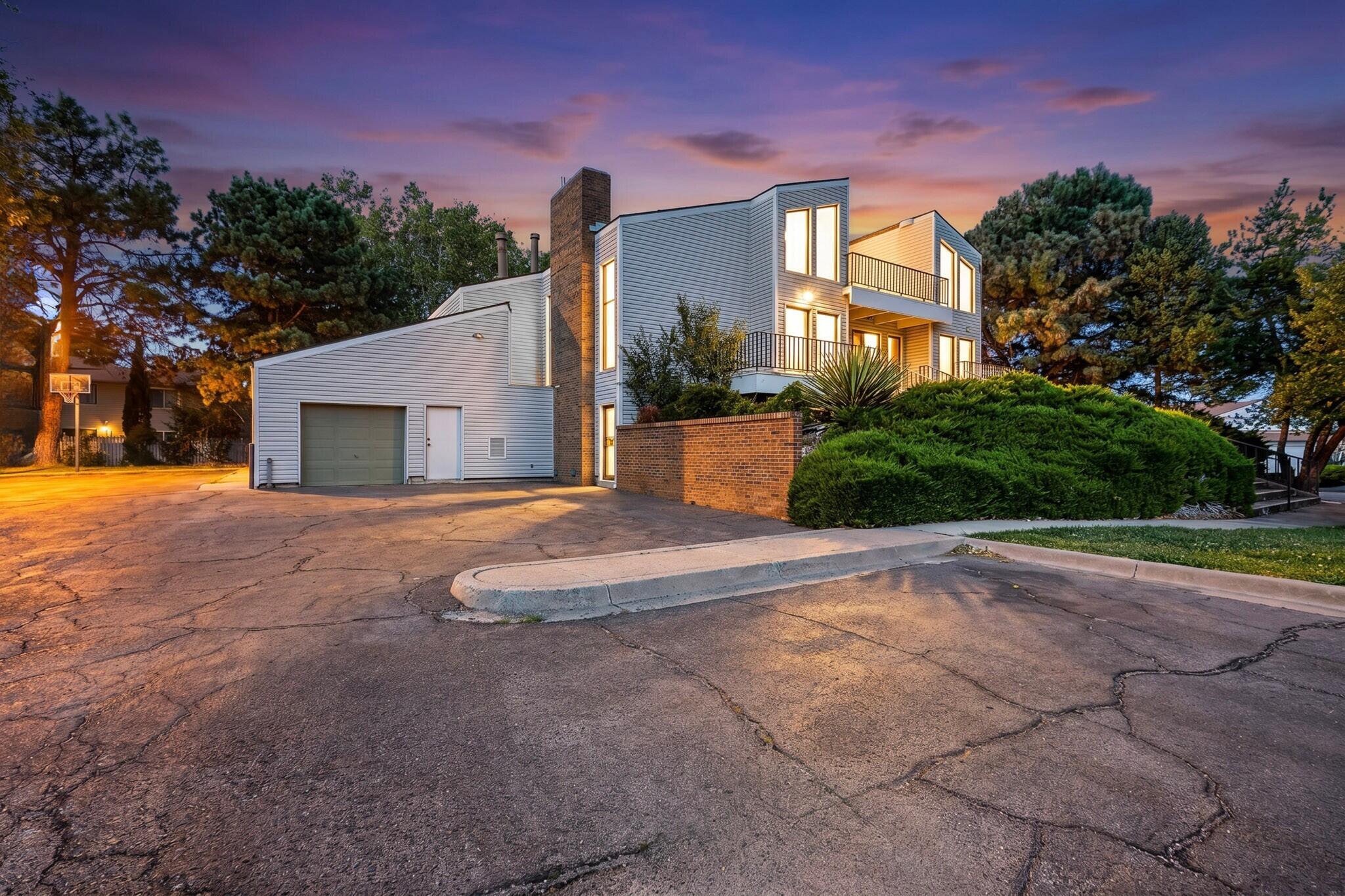 28 Westlake Drive NE