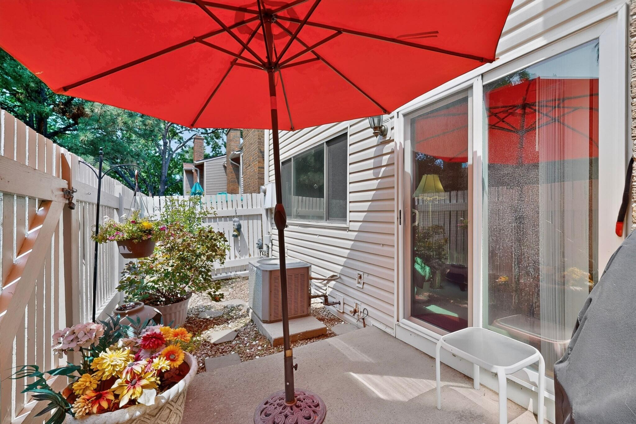 28 Westlake Drive NE